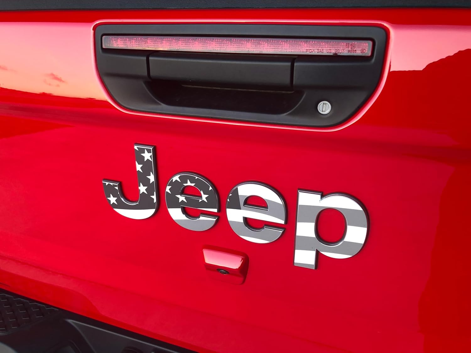 Jeep American Flag Decal Emblem Decal, Wrangler JL, Gladiator (Red/White/Blue - Matte, 2020+ Gladiator Tailgate)