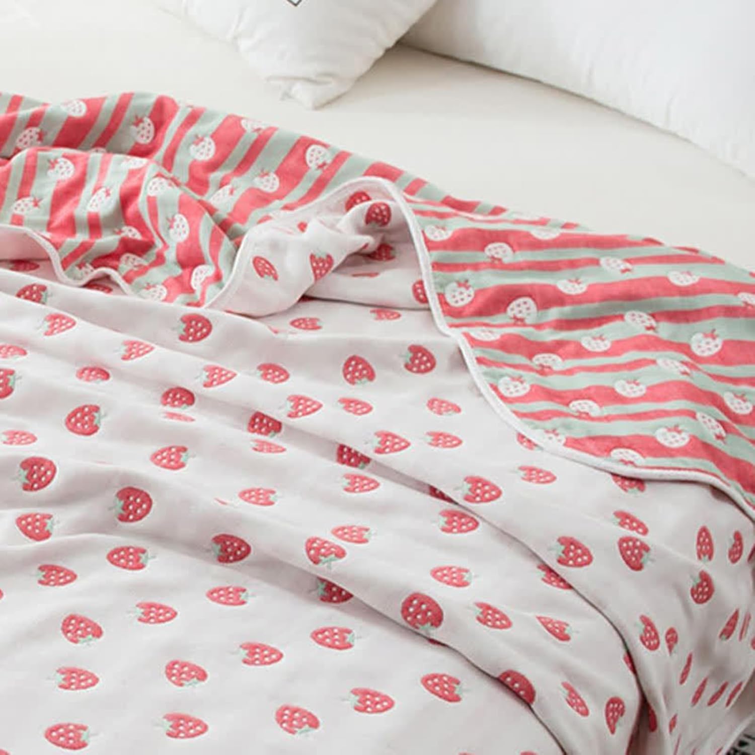 Pastoral Strawberry Soft Pure Cotton Quilt, Machine Washable Reversible Blanket Wrinkled & Shrinks Resistant & Durable Six Layers of Gauze Twin Outdoor Indoor Quilt Bedding (L 35.4 * W 39.4)
