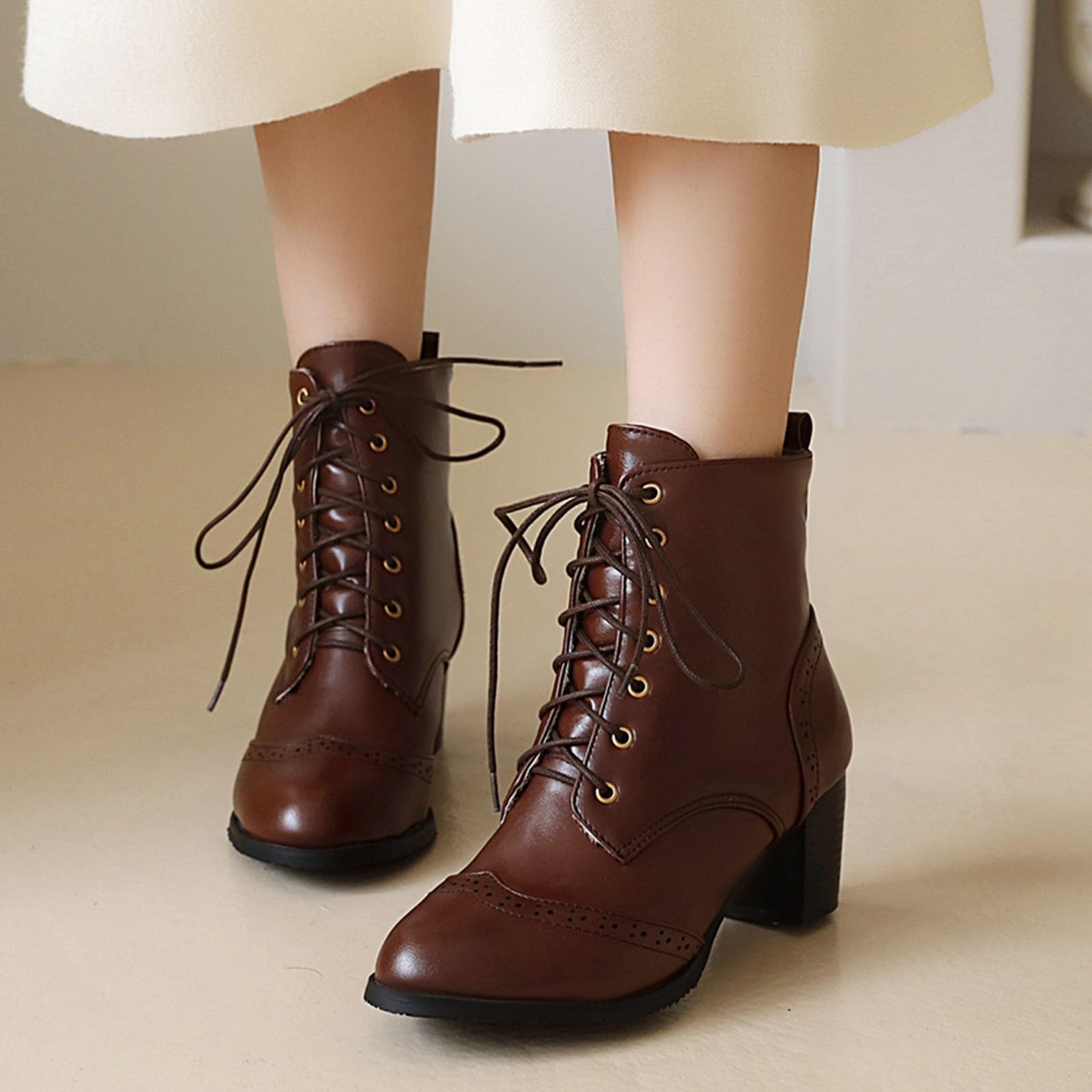 Damskie zimowe buty sznurowane z grubym obcasem, koreańskie krótkie buty na zimne dni, wytrzymałe, jakość handlu zewnętrznego, modne wydanie z eleganckim wzornictwem