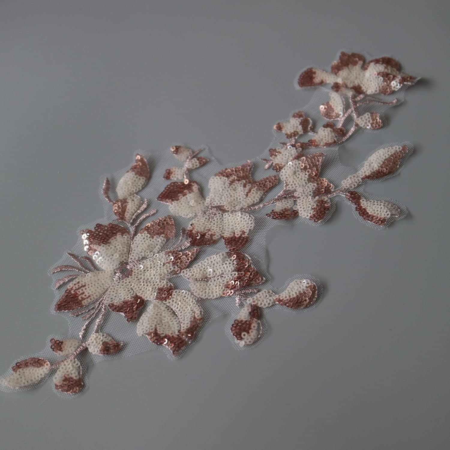 G-RUI Appliques florales à paillettes et perles pour robes de mariée, garnitures en dentelle, ruban appliques brodées en dentelle (blanc) (P3401A