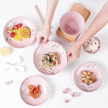 18 Piece Porcelain Dinnerware Set