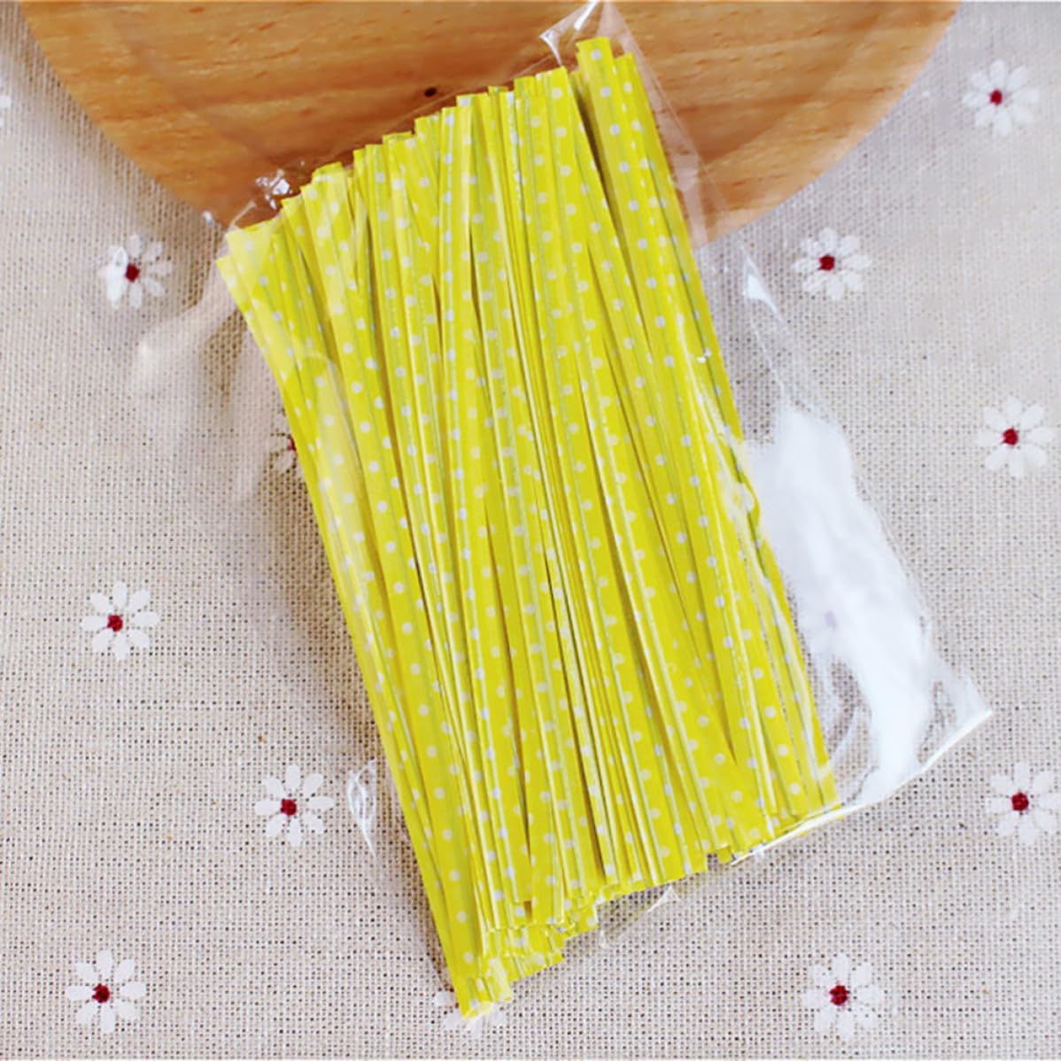 YARNOW 300pcs Plastic Bag Ties with Iron Wire for Packaging, Soft Texture and Environmental-Friendly Gift Seal Ties Suitable for Crafts and Stationery Random Color