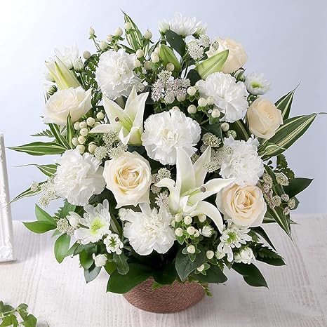 Amazon 旬のおまかせアレンジ シルキーホワイト リリー M 生花 お供え お悔やみ 花 お彼岸 お盆 命日 ユリ プリザーブドフラワー オンライン通販
