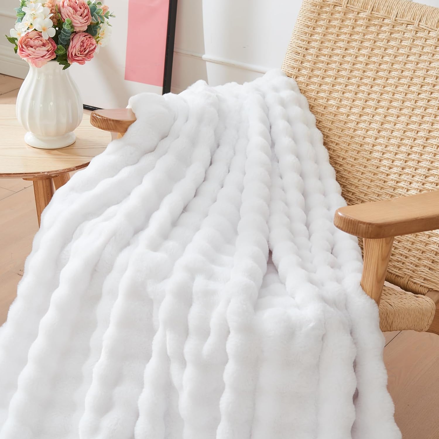 NEWCOSPLAY Faux Fur Throw Blanket White Bubble Blanket Thick Warm Soft for Couch Sofa Bed 550GSM (White, Throw(50"x60")) - Image 9