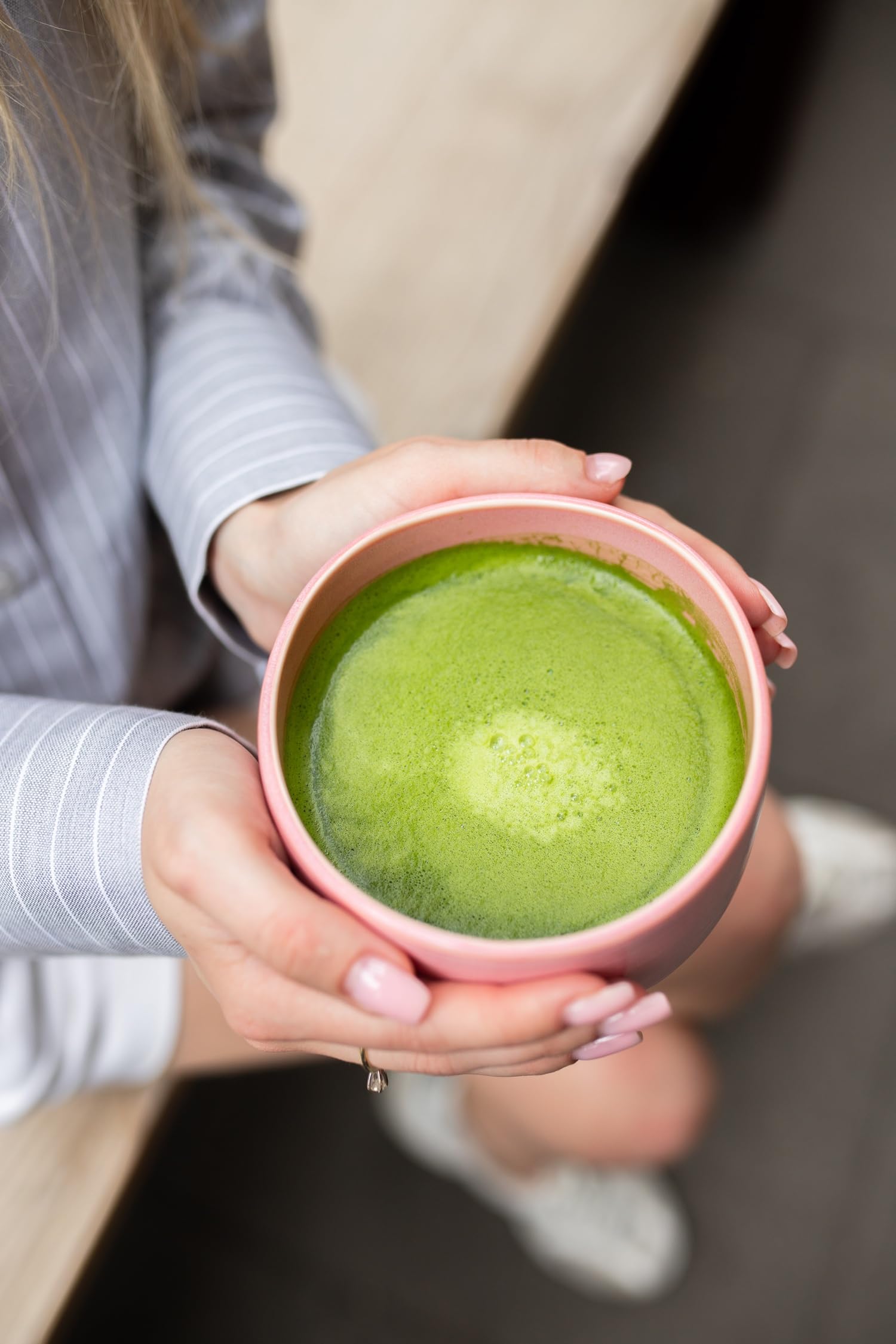 Moya Bio Set de Té Matcha Japonés | 30g Grado Ceremonial (I y II) + Tazón Rosa + Batidor de Bambú + Soporte + Cuchara | Set Tradicional Completo de Matcha | Regalo Elegante