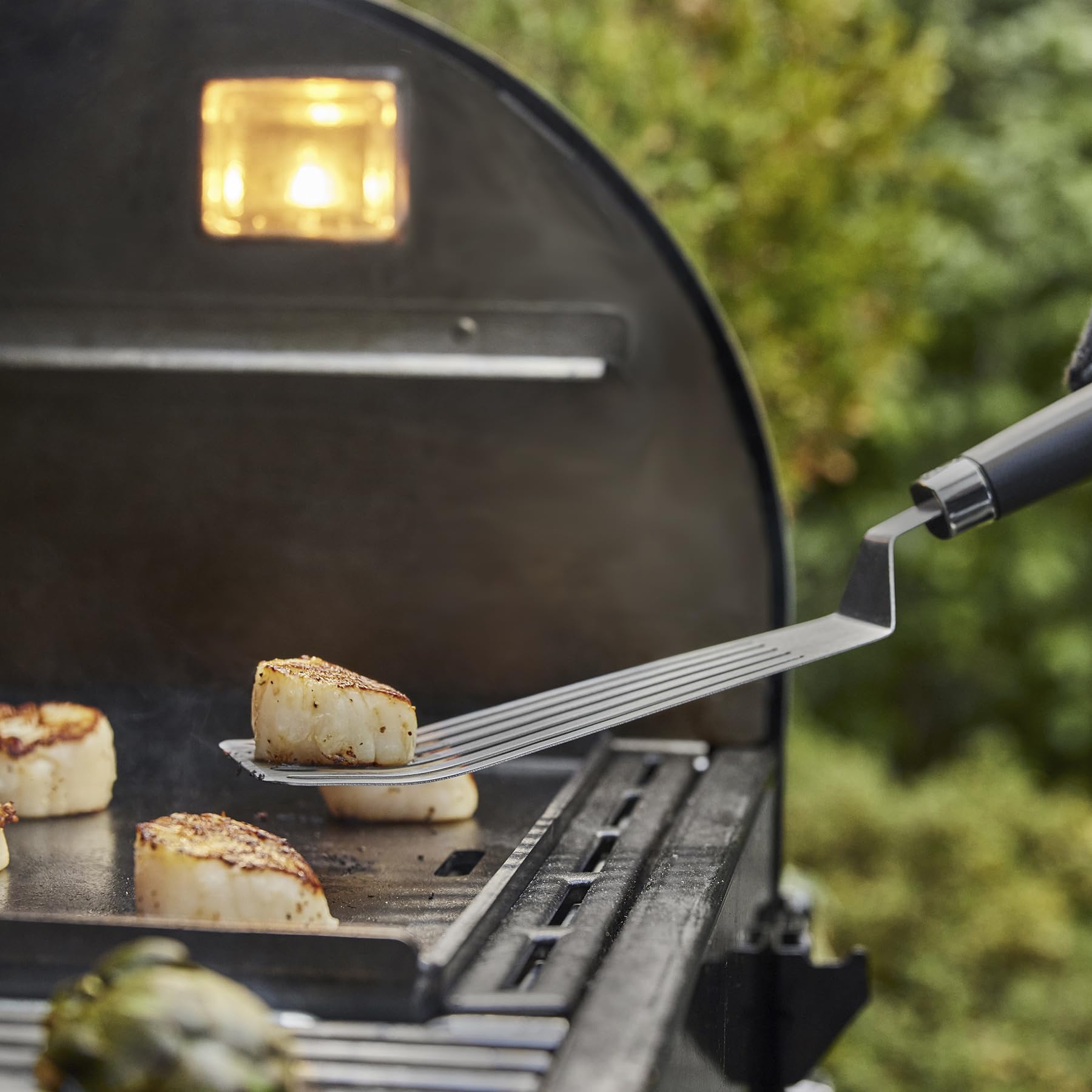 Weber Giraplati Flessibile (41cm), in Acciaio Inox, Design a Fessura, Bordi inclinati, Impugnatura ergonomica Antiscivolo, Lavabile in lavastoviglie - Argento (6780)