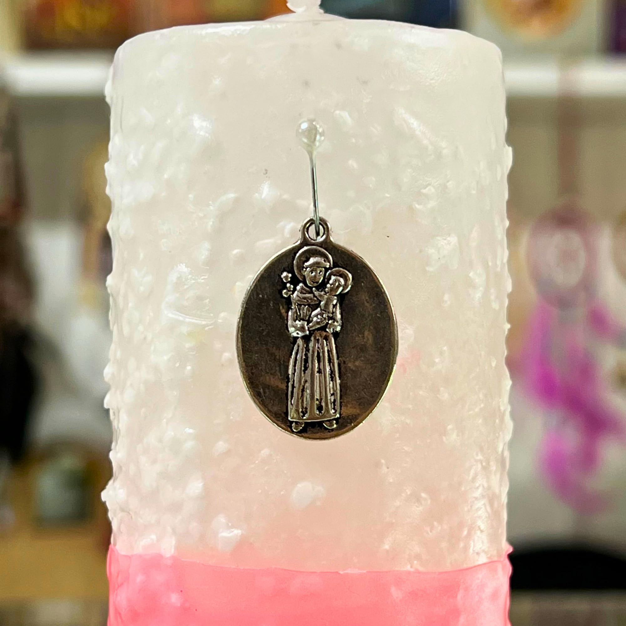 Velón de San Antonio de Padua Ritualizado para Recuperar Algo o Alguien | Vela Especial con Oración Milagrosa para Traer de Vuelta una Persona u Objeto | Con Alfiler, Medalla e Instrucciones.