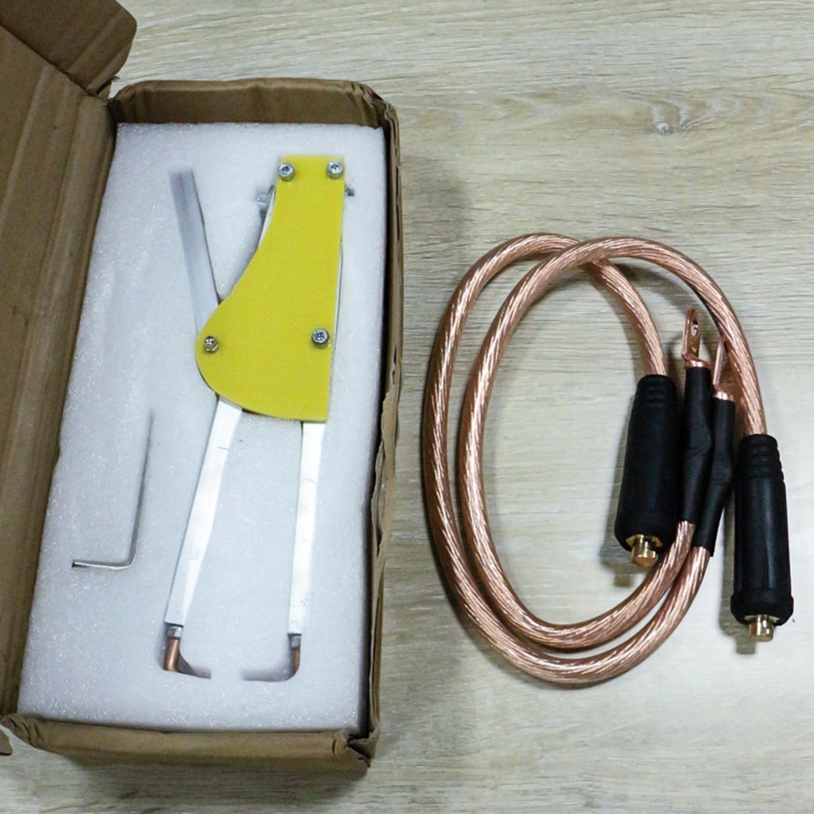 Professionale Portatile Spot Saldatrice Elettrica Pinze di Saldatura Elettrica FAI DA TE Strumento di Riparazione Lamiera Con Pressione Regolabile Forma Speciale Presa Confortevole 123mm Per Piastre