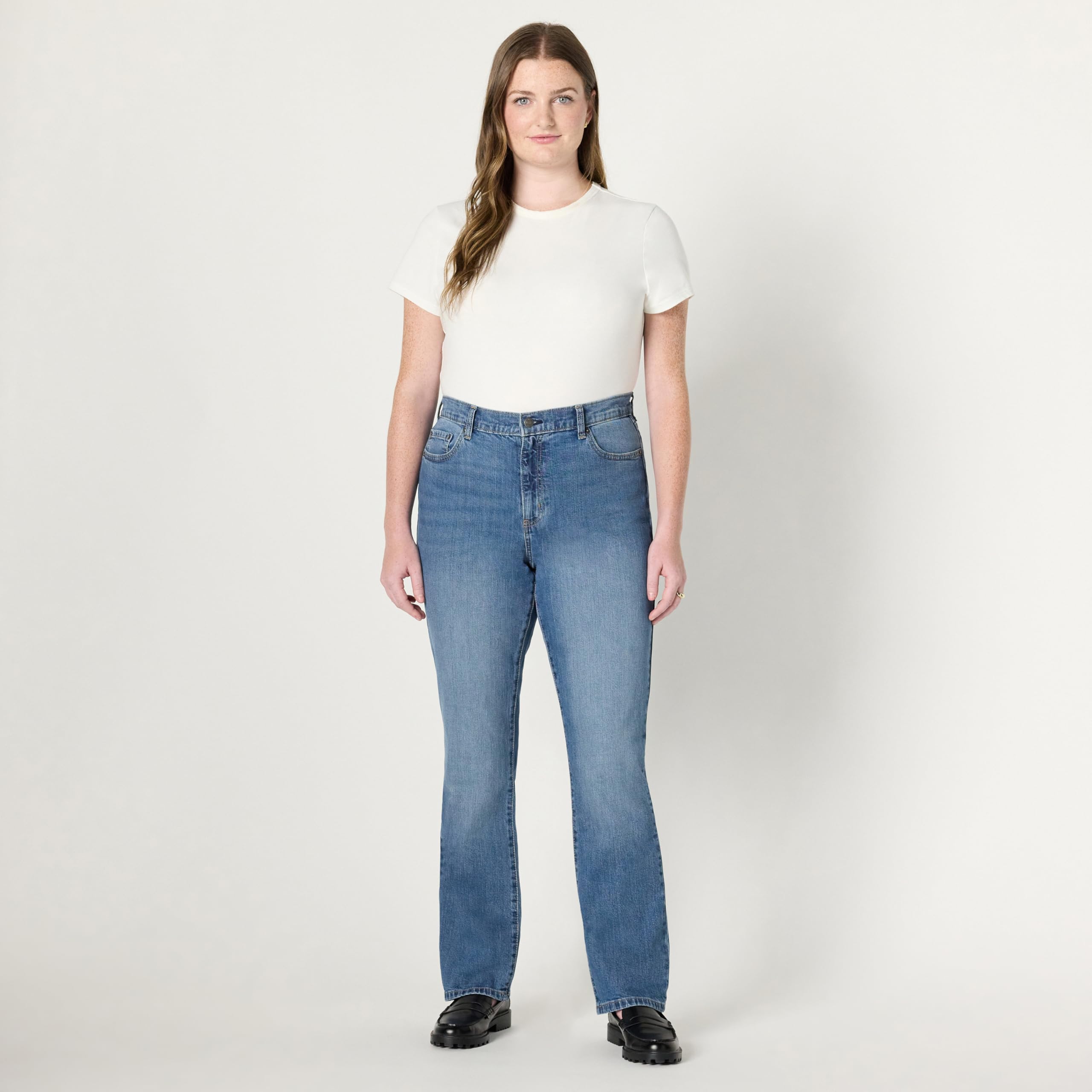 Amazon Essentials Jean Jambes Droites, Coupe Ajustée et Taille Mi-Haute, Élasticité Moyenne Femme