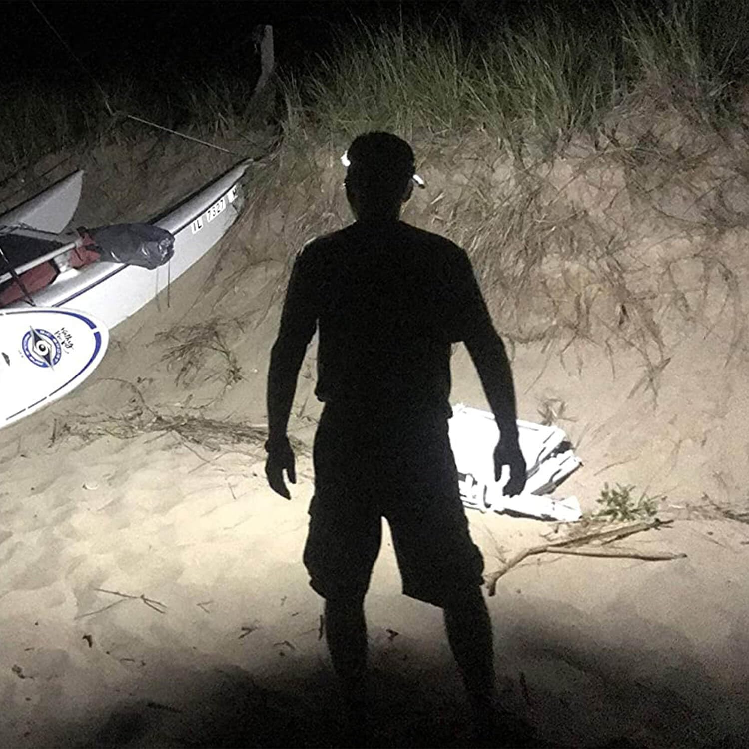 MODERN NEEDS Hero – Phares à DEL pour une visibilité maximale – Lampe frontale tactique 200 lumens pour kits de survie et équipement de camping
