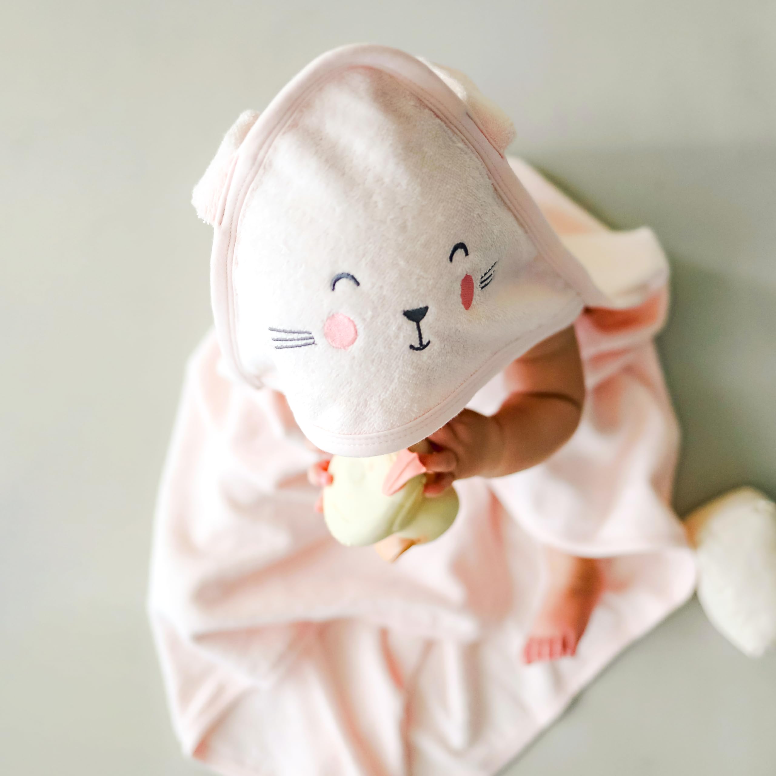 CuddleBug Ensemble Cape de Bain Bébé à Capuche et Gant de Toilette - 100% Coton Éponge Doux et Absorbant - Sortie de Bain Nouveau-né et Enfant (85 x 85 cm) - Agneau