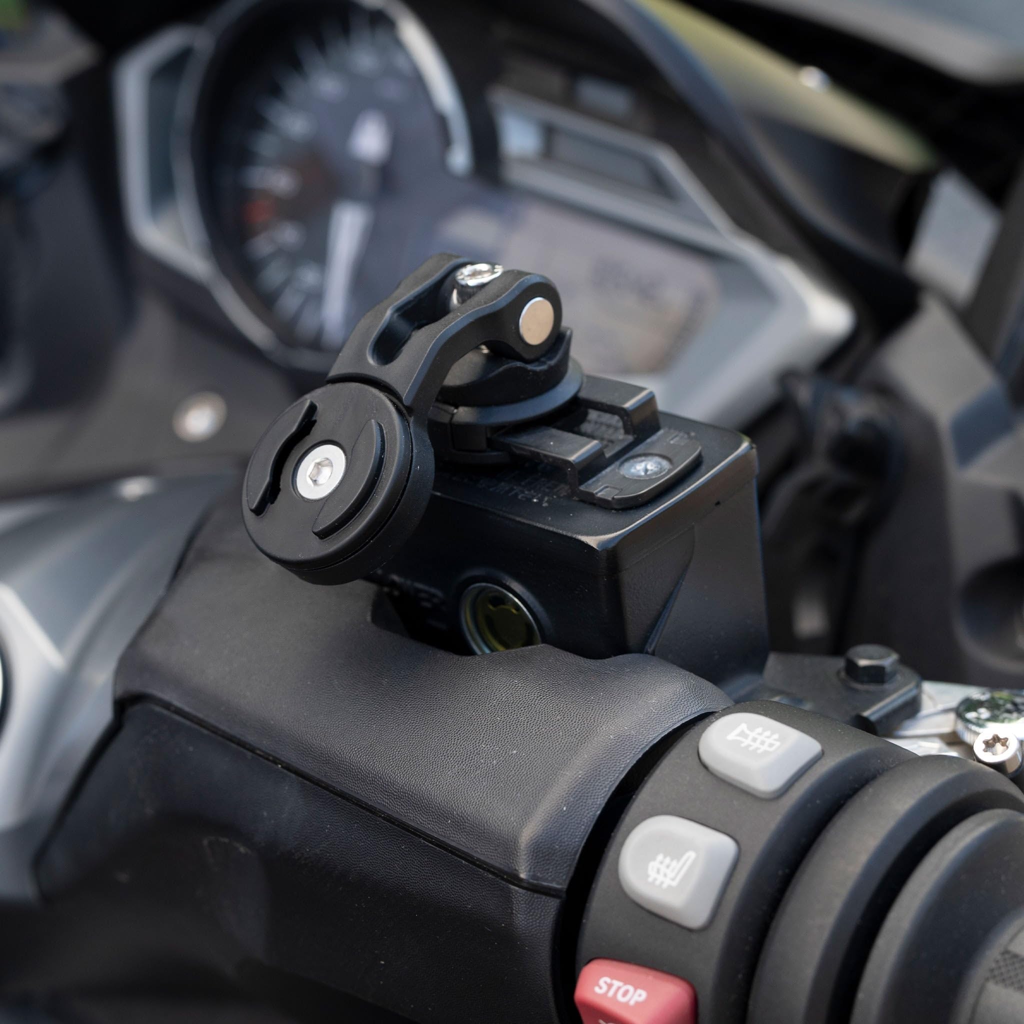 SP CONNECT Brake Mount | SPC+ | Supporto Smartphone per Serbatoio Liquido Freni