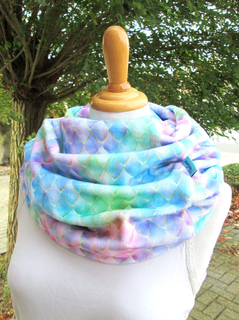 Rainbow Dragon in pastell romantischer kuscheliger XL Schal mit Drachenschuppen