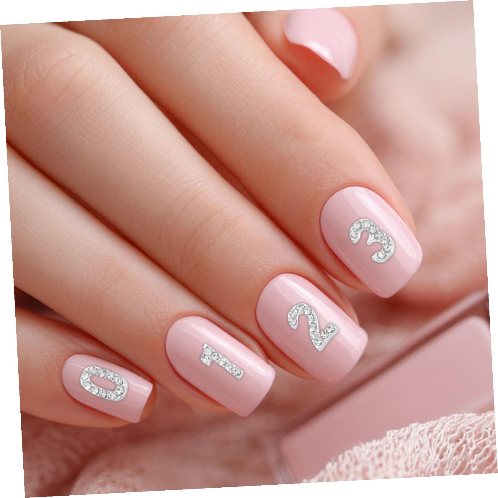 100 Pezzi Gioielli per unghie con Numeri in Cristalli Decorazioni Flatback per Manicure Gioielli Unici in Ferro Brillante per Nail Art Elegante e Resistente