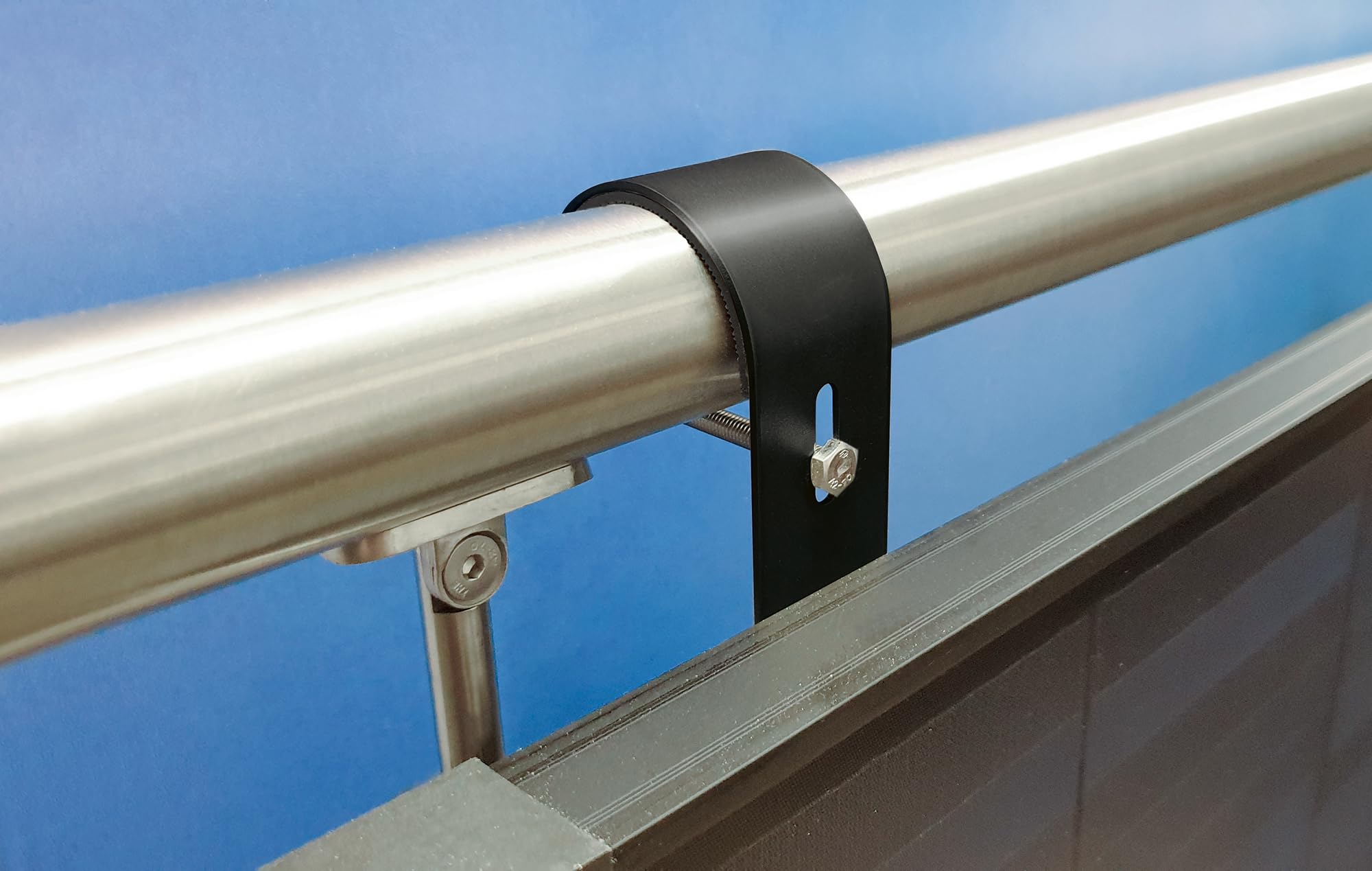 SCHWAIGER Support de centrale électrique de balcon pour balustrade I Kit de montage pour 2 modules solaires I Support de panneau solaire pour balcon et terrasse I Fixation du module PV en acier I