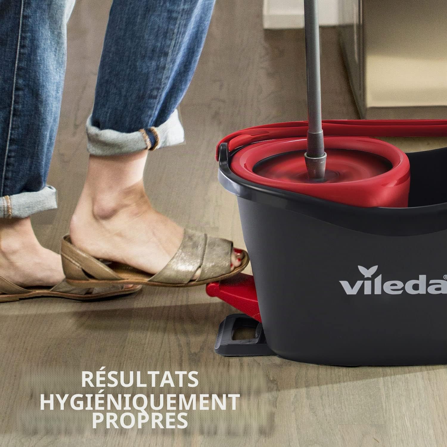Vileda Turbo Kit Complet Lavage Sol - Balai serpillère en Microfibres + Son Seau essoreur à pédale & Recharge Turbo 2en1, Microfibres Rouges et Blanches - Sachet Contenant 2 recharges
