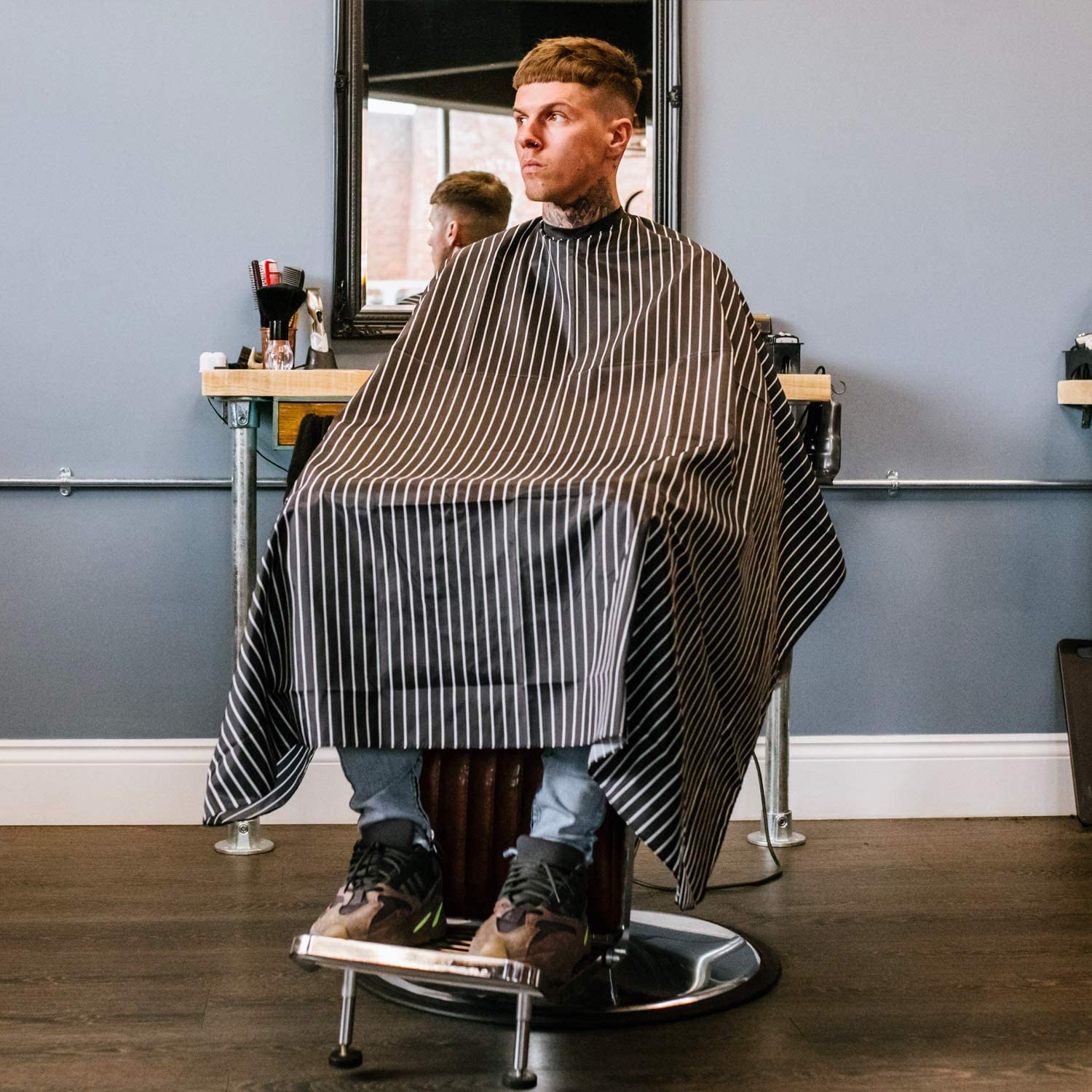 Kobe City Chalk Stripe Barber/Hairdressing Gown, Black with Bold White Pinstripe - Image 2