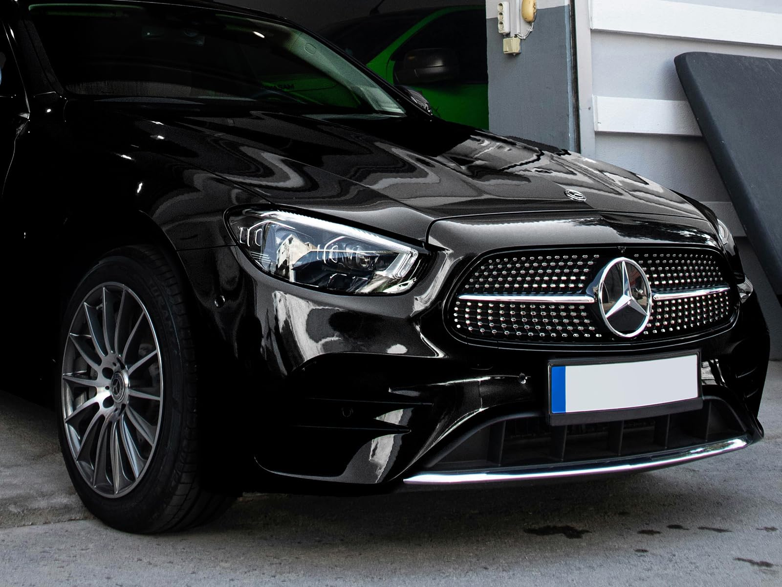 DecoMeister Vinilo para Coche 151x200 cm - Película de Vinilo Autoadhesiva Antiburbujas y Termoformable - Lámina de Wrapping para Automóviles y Muebles - Protección UV y Antirrayas - Negro Brillante