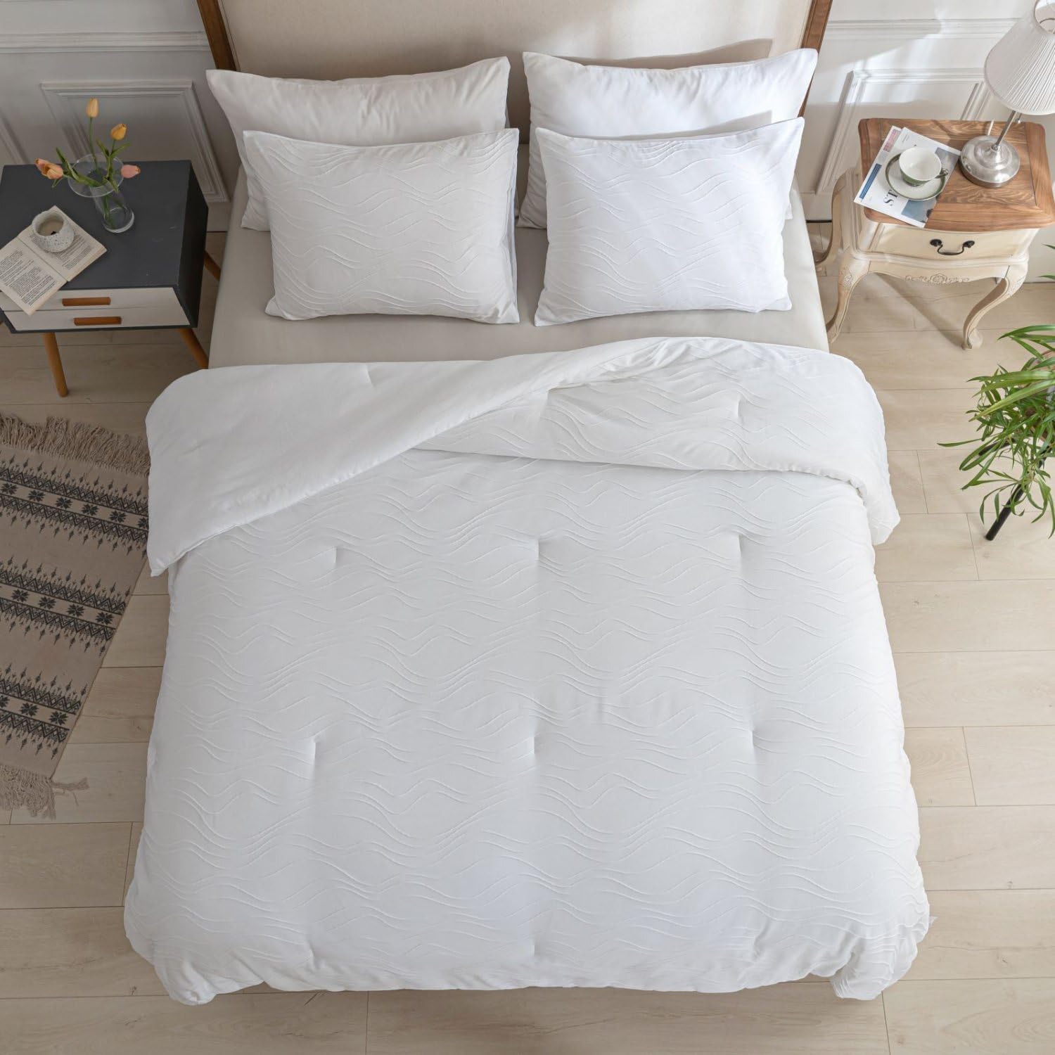 White Striped Comforter Set, Full Size Boho Microfiber Comforter 3-piece Set, Soft and Fluffy, All-Season Wave Stripe Pattern with 1 Comforter and 2 Pillowcases