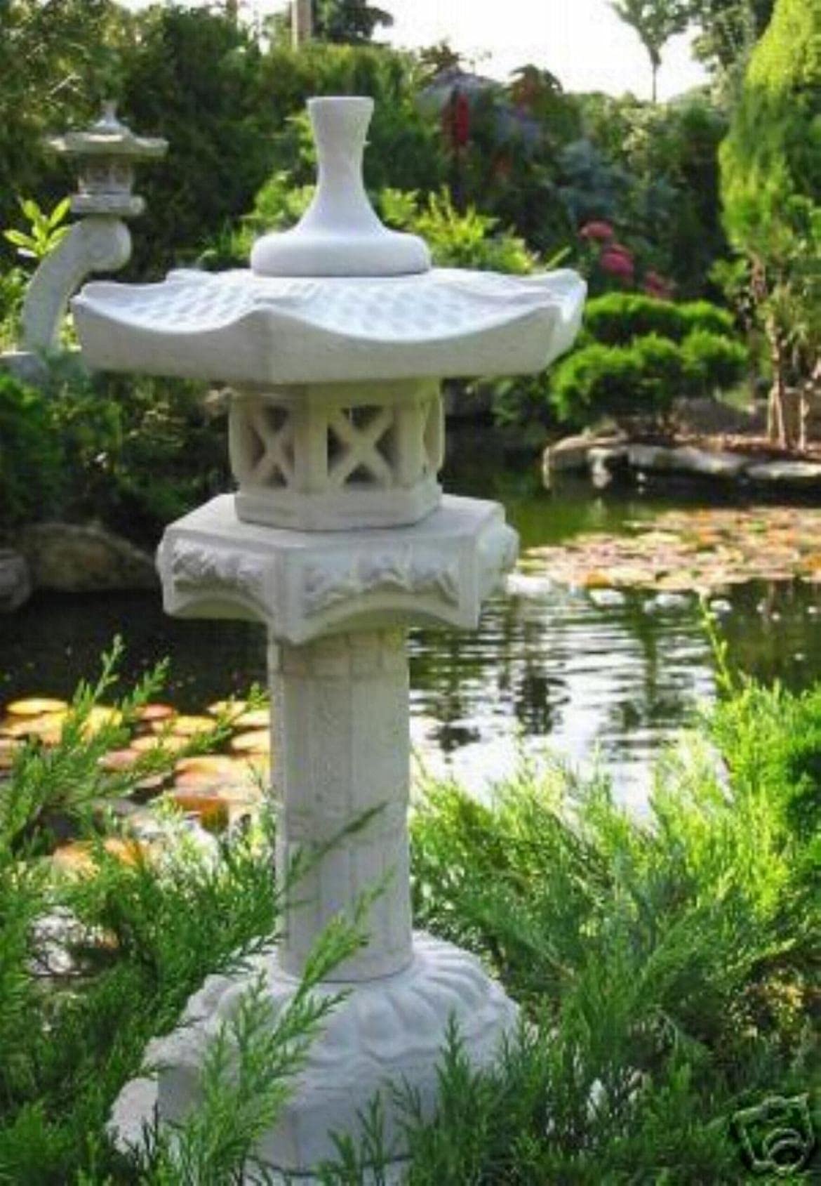 auerco Steintempel im japanischen Stil Yukimi auf Säule S- Handgefertigte Gartenfigur aus regionalem Steinguss - Zen - Dekoration für Garten & Terasse - wetterfest & langlebig