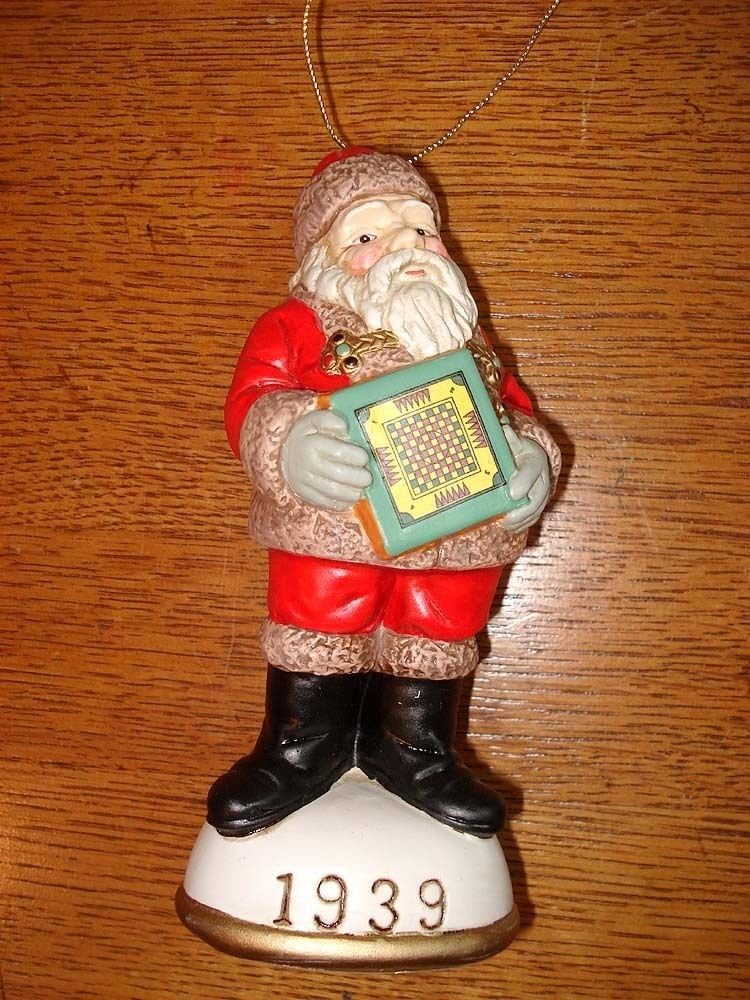 Collection 1939 Santa and Carrom Board New in Box