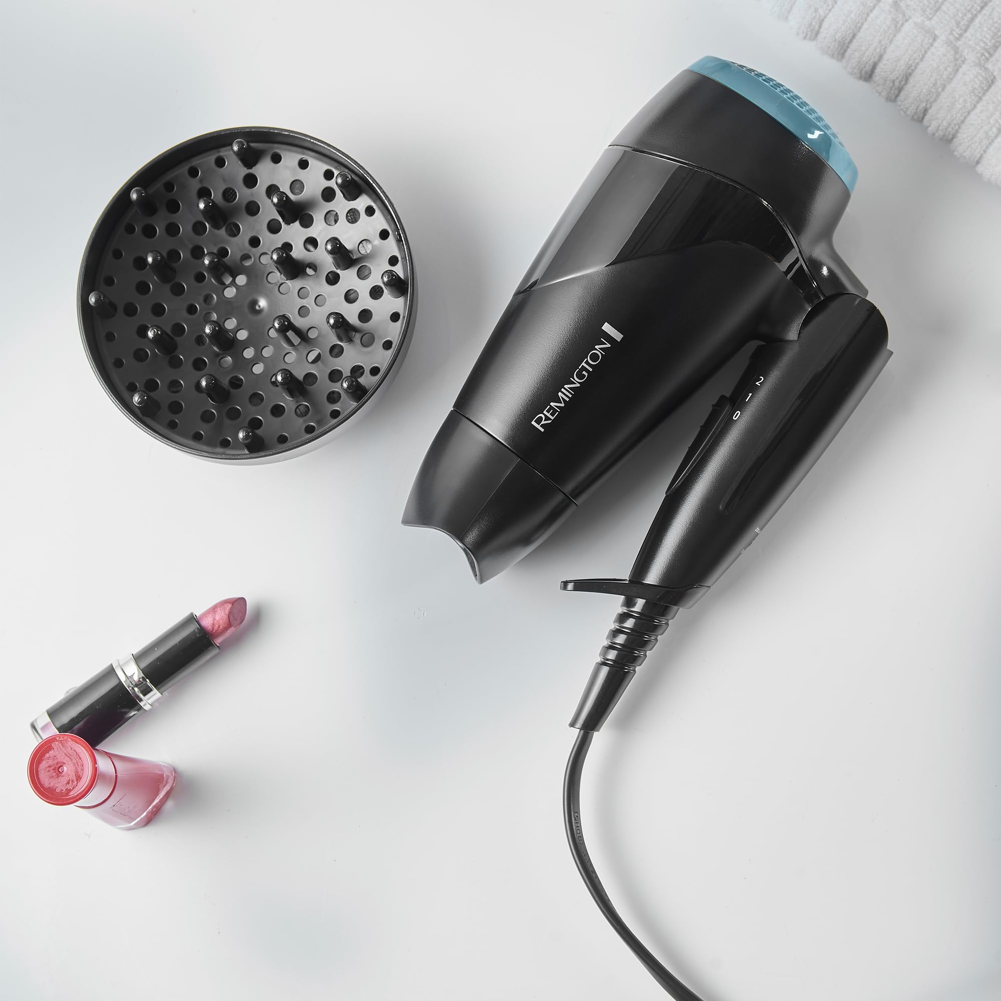 Remington Asciugacapelli 2000W - Pieghevole e Potente - Asciugacapelli da Viaggio, Bacchetta e Diffusore per styling, 2 livelli di riscaldamento e ventola, On The Go D1500