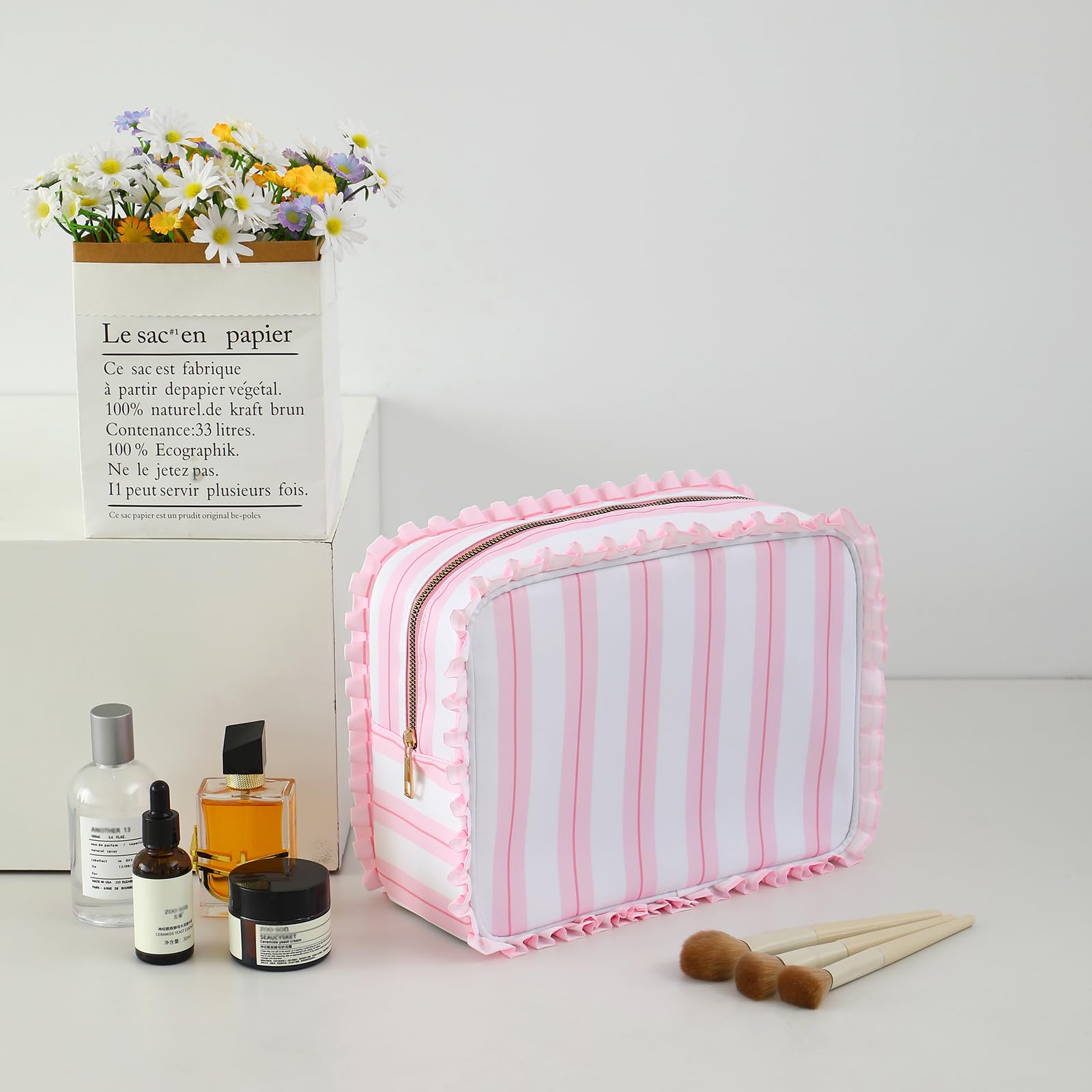 Ruffled Makeup Bag with Zipper Closure, Large Capacity Travel Organizer