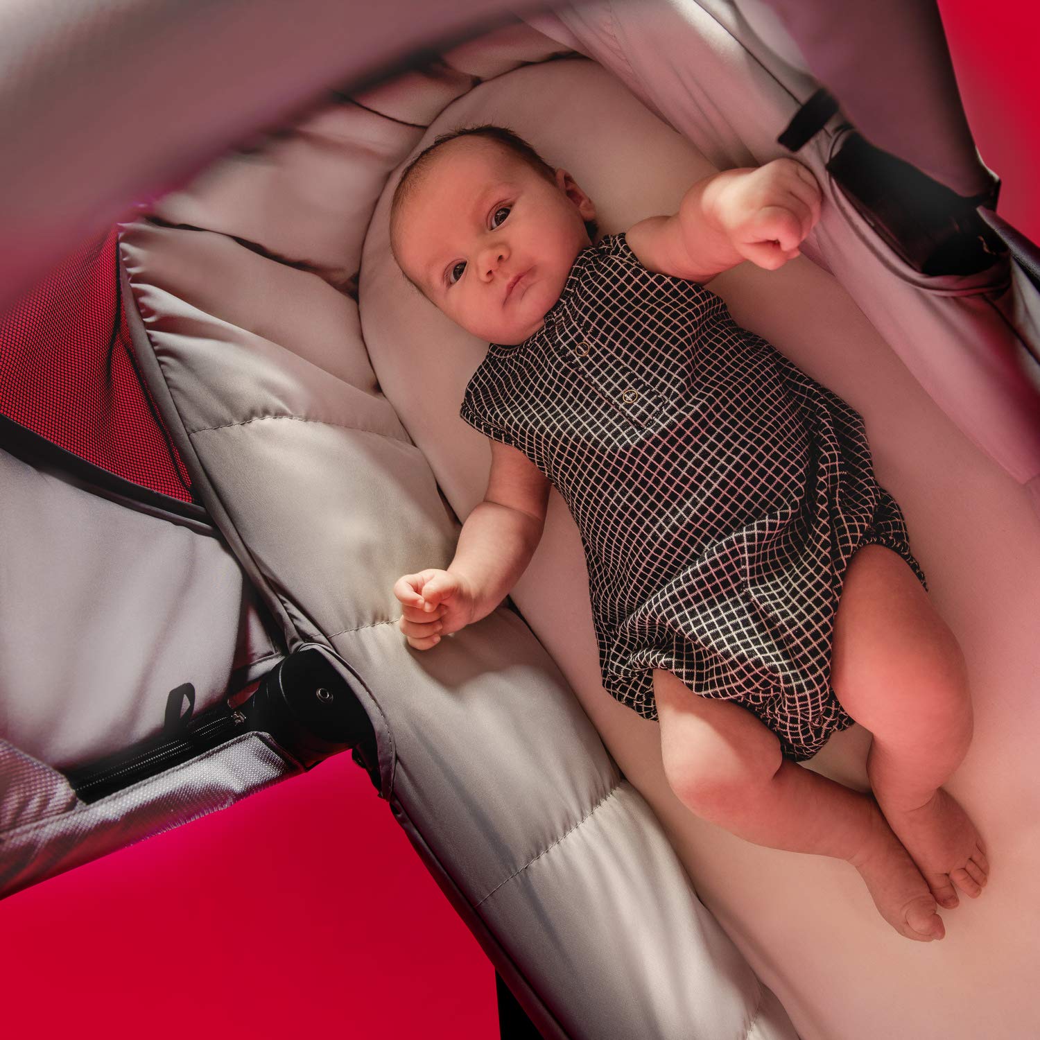 hauck Babywanne für Saturn R & Marks Kinderwagen, für Babys ab Geburt bis 9 kg, mit Matrazte, Sonnenverdeck, Belüftungsfenster, Klein Zusammenklappbar (Denim/Silver)