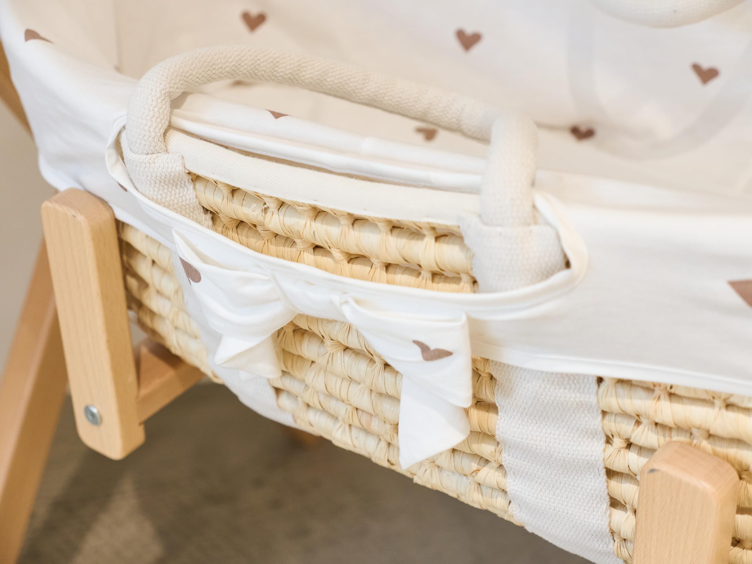Childhome, Culla in Vimini per bebè, cesto in Mese in Foglia di Mais, materasso incluso, con maniglie, rivestimento in jersey Hearts