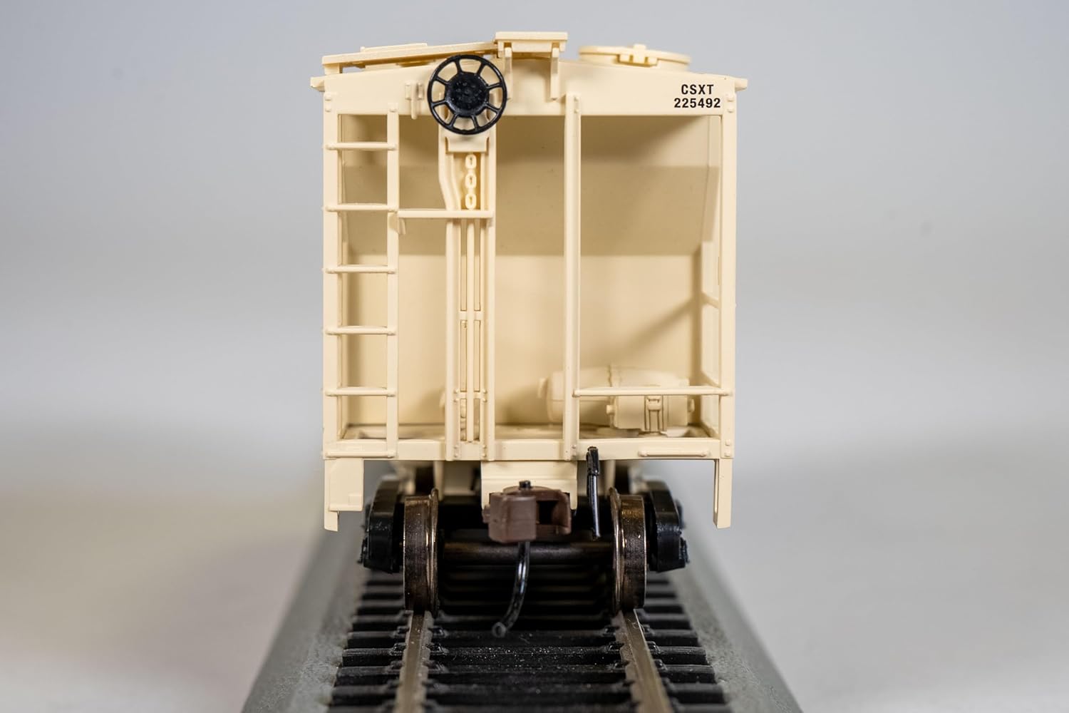 Bachmann Trains - PS-2 Two Bay Covered Hopper - Late Version - CSX® #225492 - HO Scale