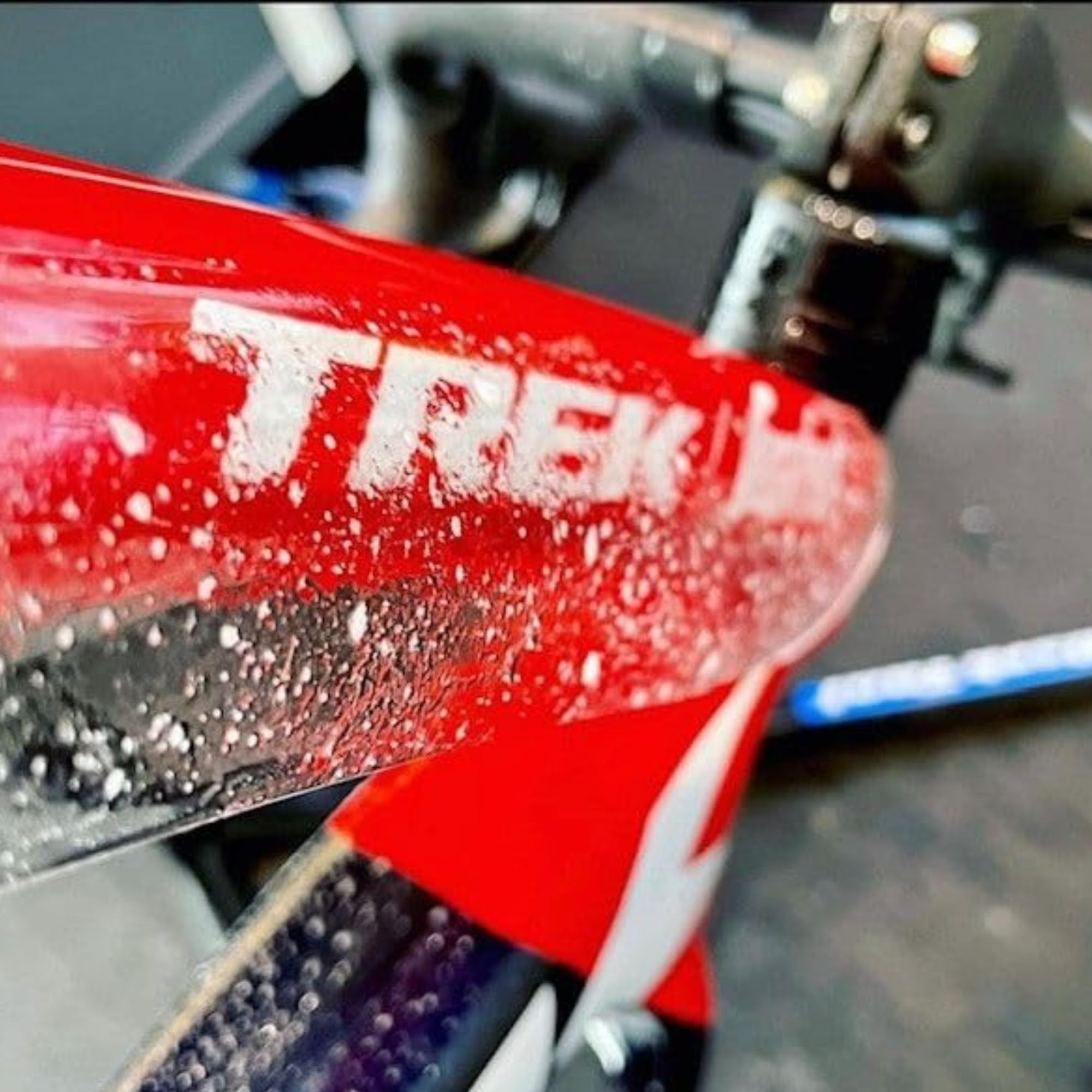 XPEL Universelles Fahrradschutz-Basis-Set für Rennräder unter 58 cm – glänzendes Fahrradrahmenschutz-Set – Top-Tier XPEL Invisiframe Folie, einfache Anwendung, lang anhaltende Klarheit