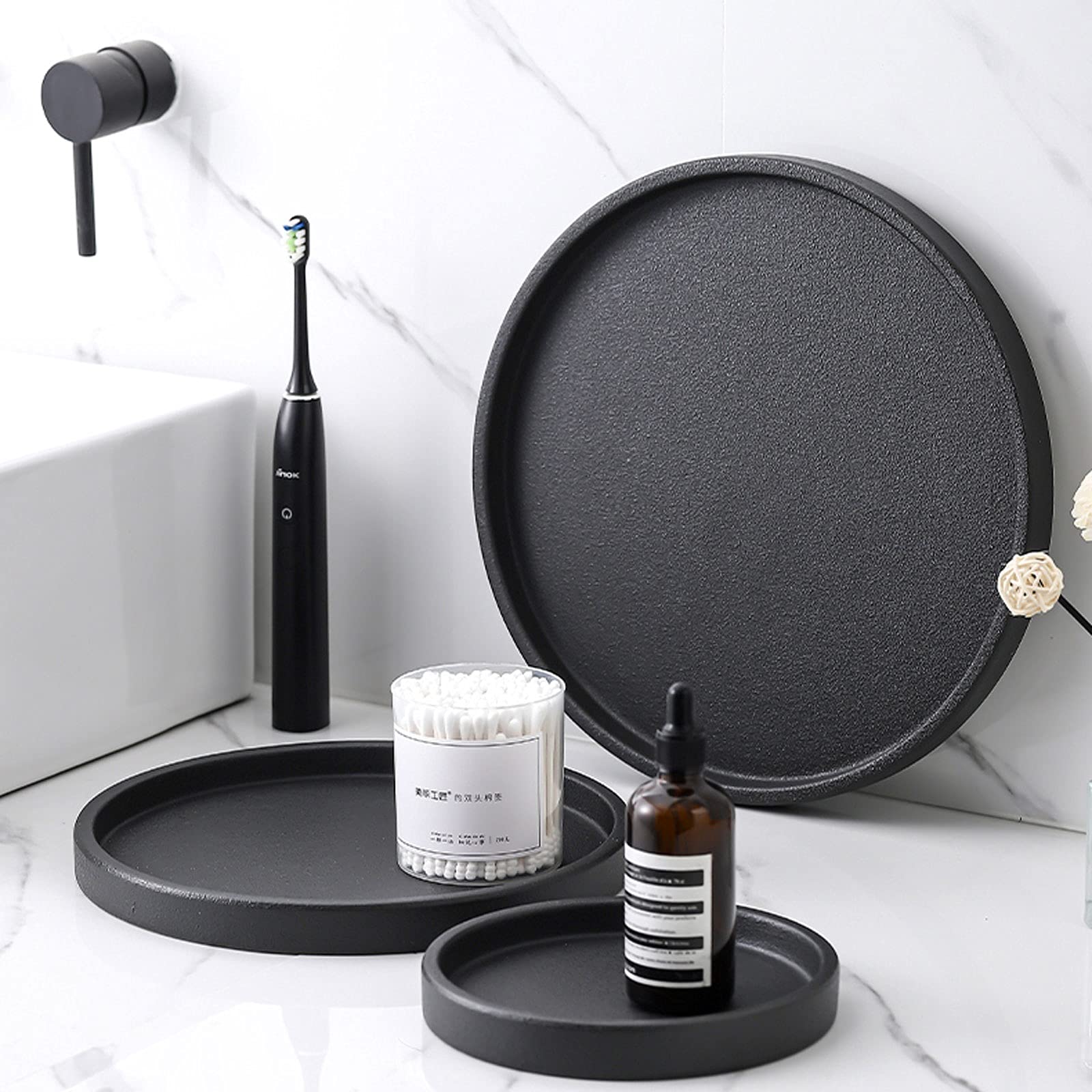 Taca do serwowania okrągła ceramiczna tacka na toaletkę, organizer na toaletkę do łazienki taca na perfumy taca na biżuterię na chusteczki higieniczne, świece, mydło, ręcznik, czarne tace dekoracyjne (rozmiar: M)