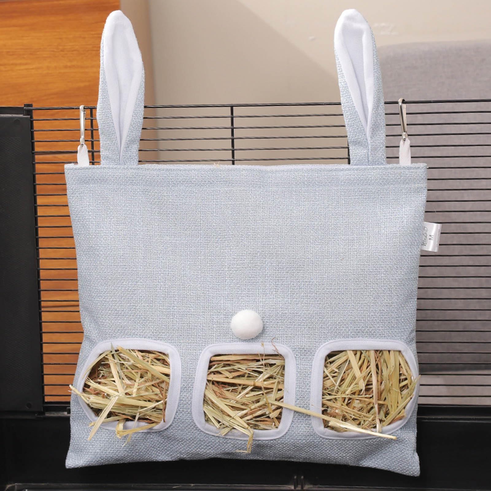 Ifukens チモシー入れ うさぎ 牧草入れ 餌入れ ケージ用牧草フィーダー えさ入れ吊り下げ式バッグ大容量 散らからない デグー チンチラ モルモット チモシー 干し草袋 可愛い耳付き 小動物用食器ペット用品 (ブルー, 3つの穴-L:35*28cm)