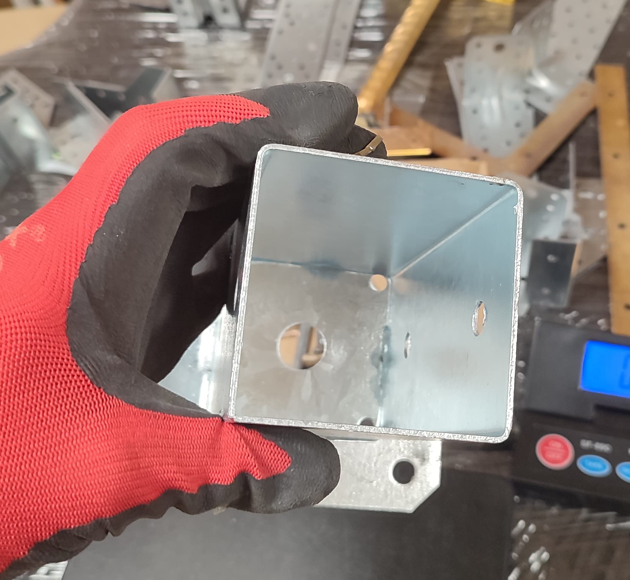 4 postes de soporte para vallas, con pernos, cuadrados, resistentes y galvanizados en caliente, para jardín, tamaño: 70 mm x 70 mm