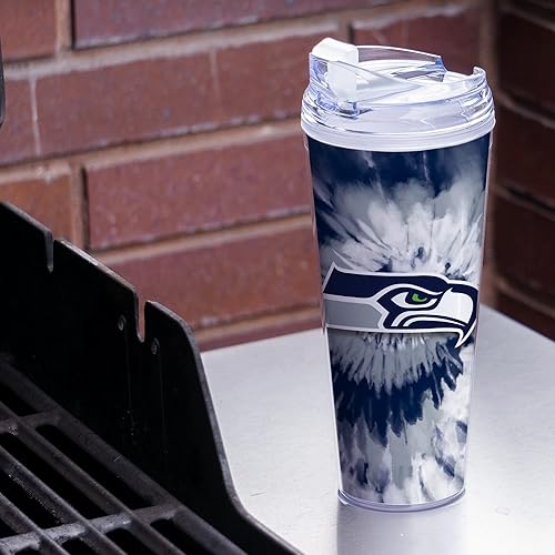 Miniatura 163 de Rico Industries NFL - Vaso de purpurina acrílica de 24 onzas con tapa con bisagras, vaso de doble pared con licencia oficial y popote Tie Dye