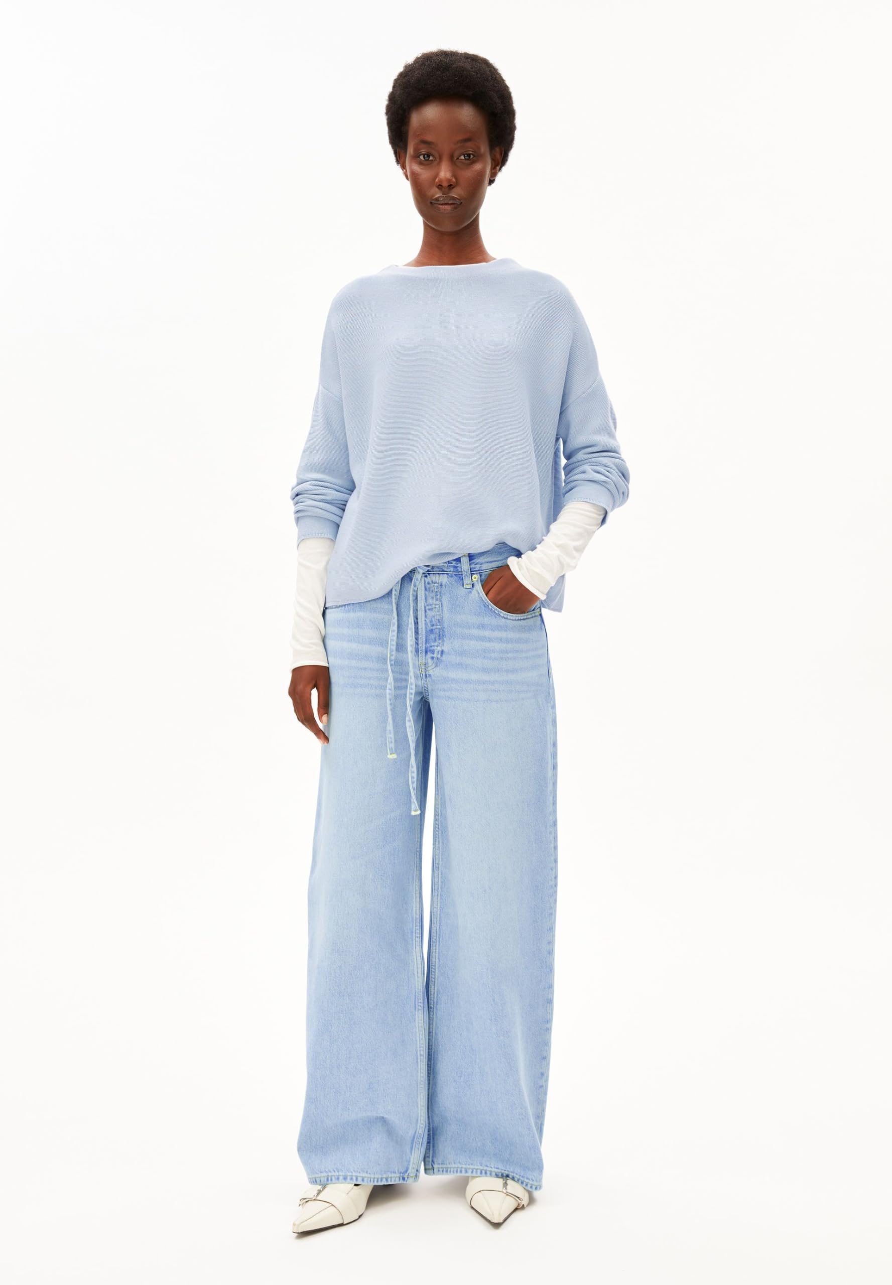ARMEDANGELS Jersey de punto para mujer de 100% algodón orgánico MERINAA izquierdo, corte holgado