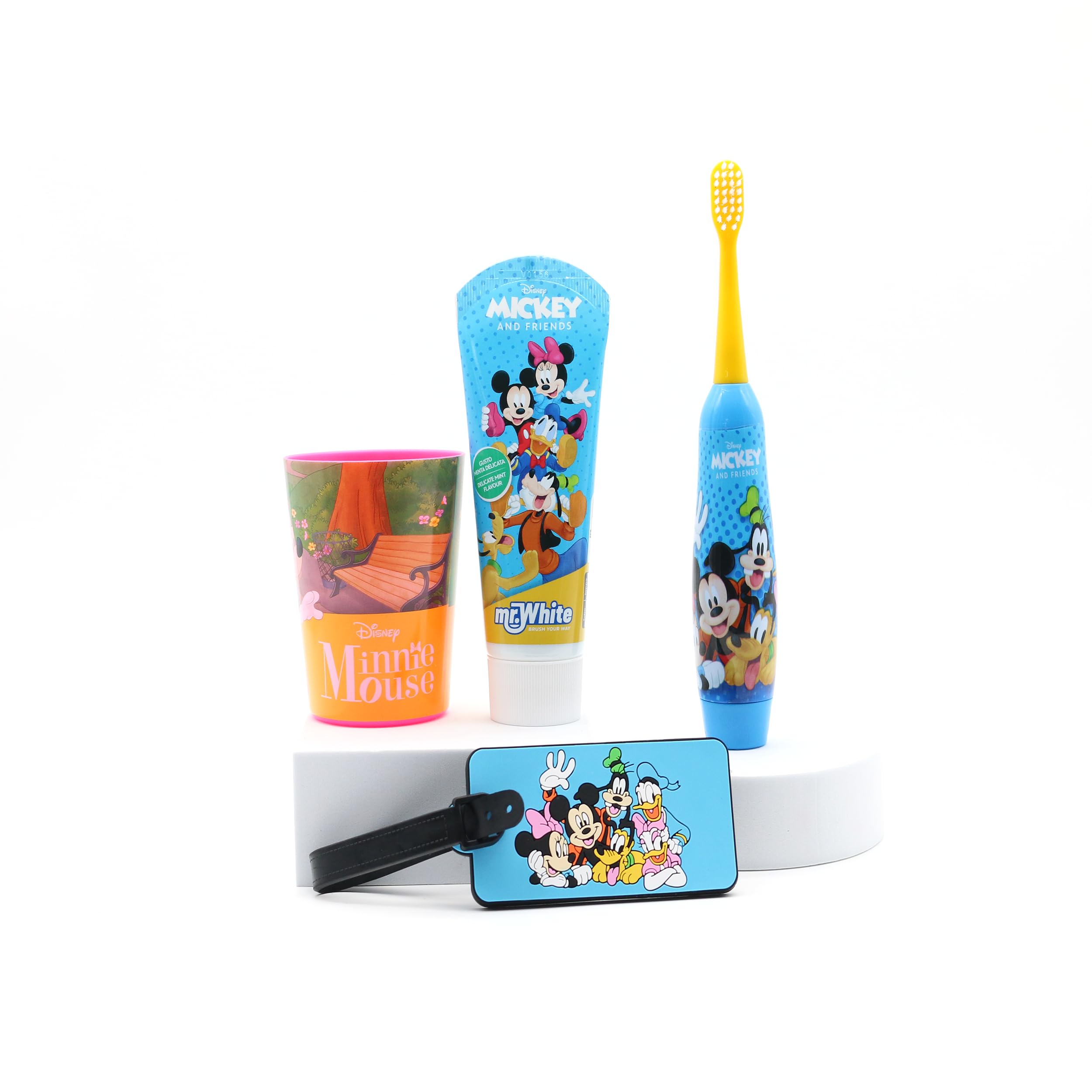 Disney Minnie Mouse and Friends - Kit regalo per bambini con spazzolino elettrico alimentato a batteria con setole morbide, dentifricio al sapore di menta, bicchiere multiuso e etichetta per bagagli