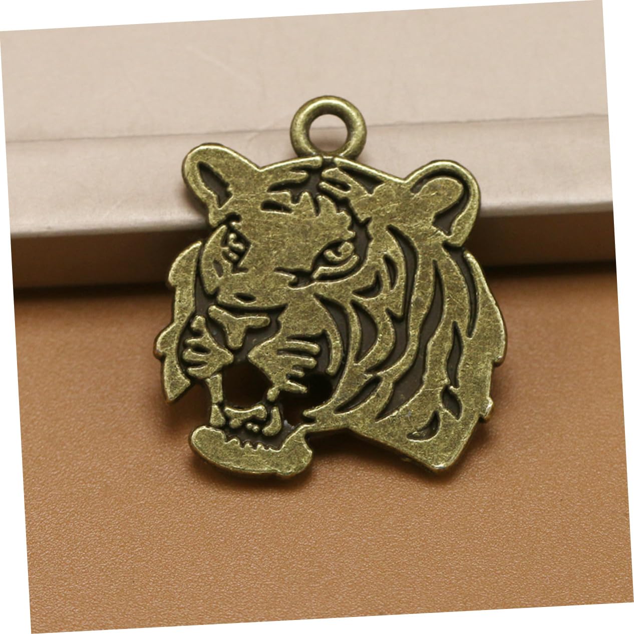 60 Stk Schmuckanhänger herstellen Selbstgemachter Schmuck Feng-Shui-Charme Sternzeichen-Schlüsselanhänger Kettenanhänger Charm-Armbänder Anhänger aus Legierung