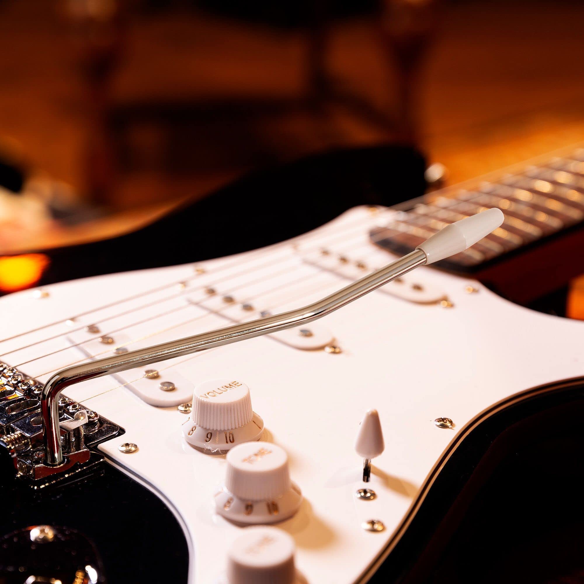 Max GigKit E Gitarre Set, E Guitar, Elektrogitarre mit Verstärker 40 Watt, Gitarrentasche, Plektrum, Gurt, Stimmgerät, Instrumentenkabel, Ersatzsaiten, 4/4, in Schwarz