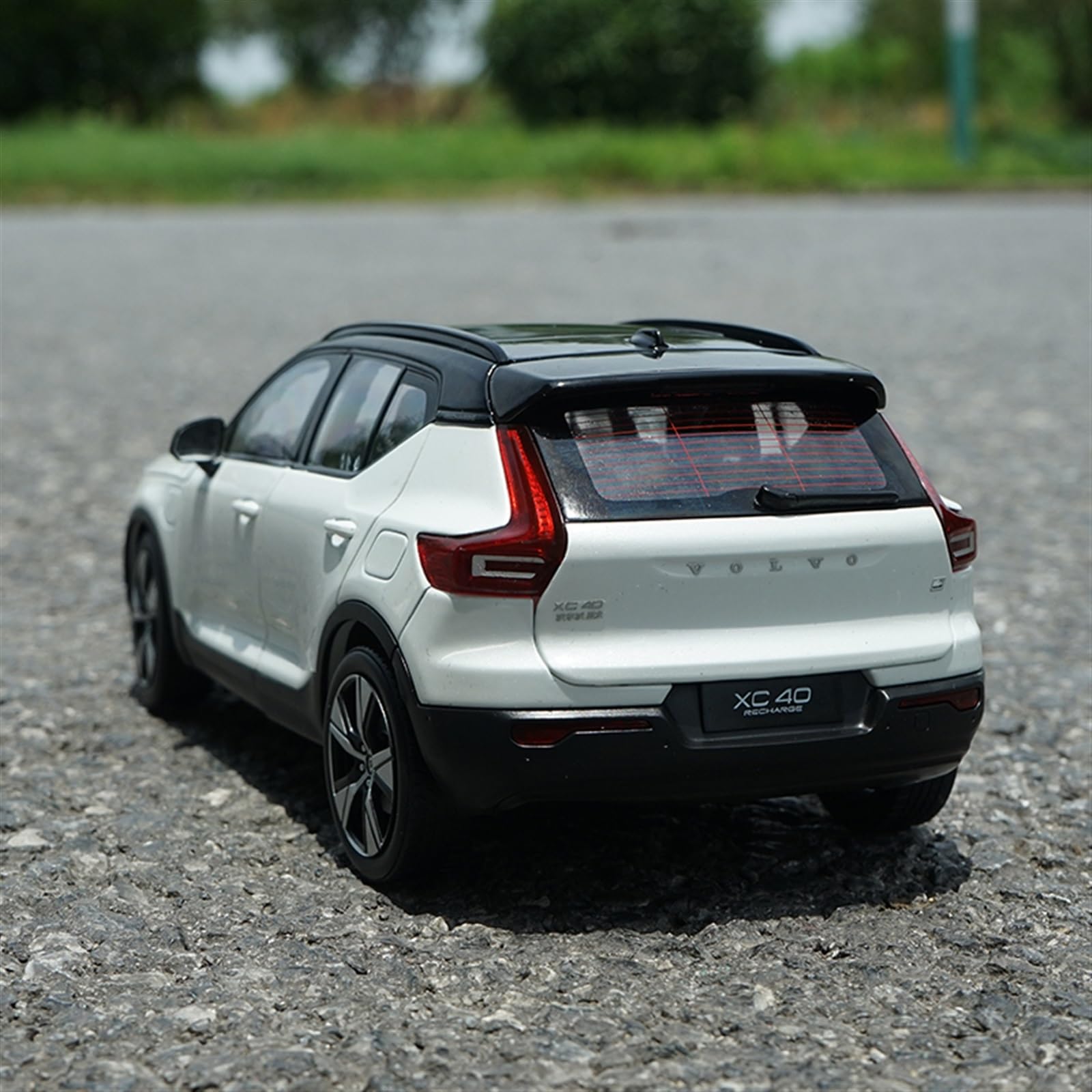 Amazon.co.jp: モデルカーのおもちゃ 1:18 ボルボ XC40 電動オフロード