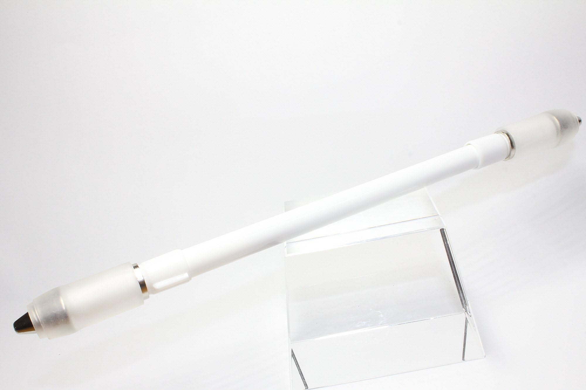 White Pen Spinning Mod (Mod Name Length:22.5cm,Weight:22.2gram for Beginner Pen Spinner