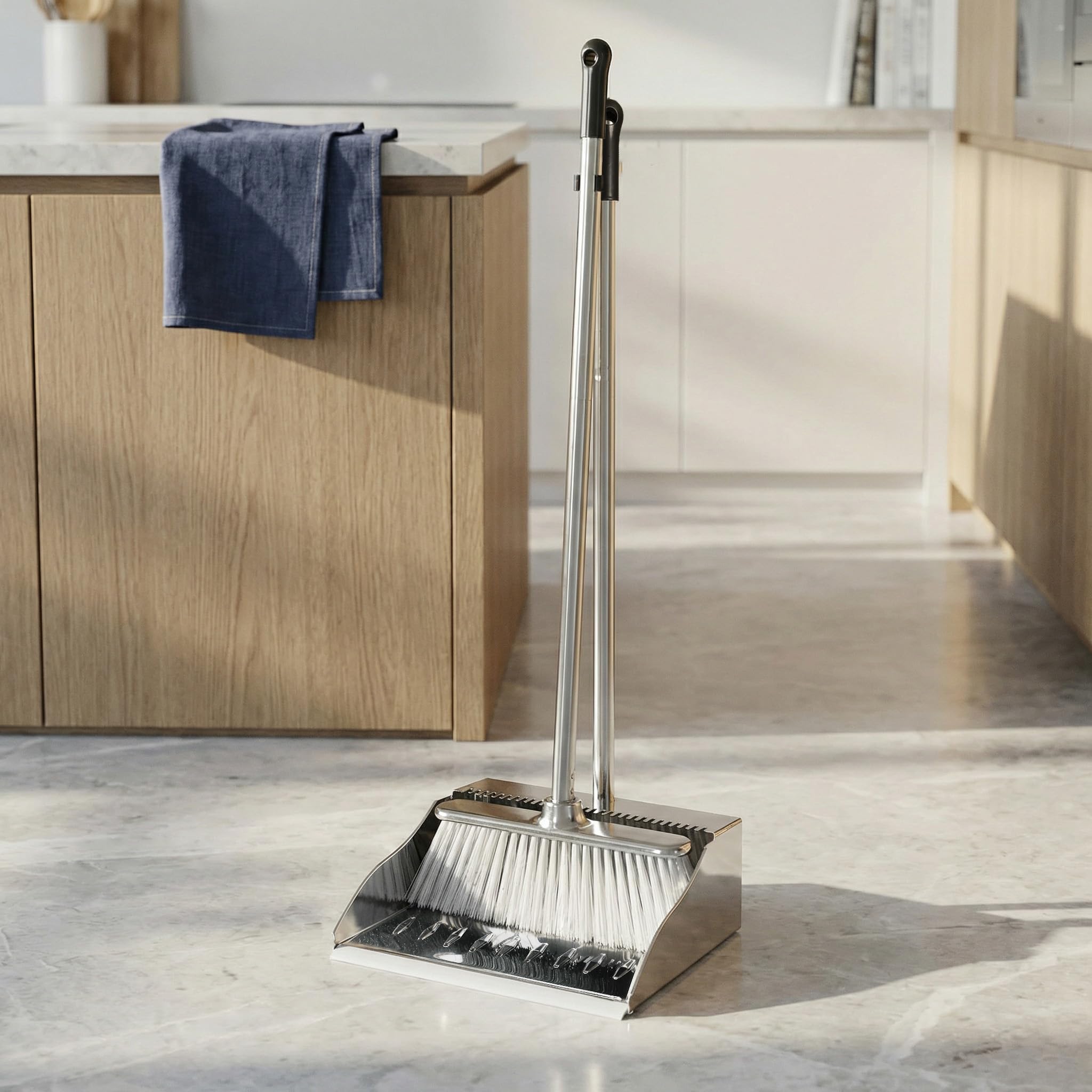 Escoba de barrido angular de cerdas suaves para interiores con mango largo para limpieza de suelos de madera dura de cocina (escoba)