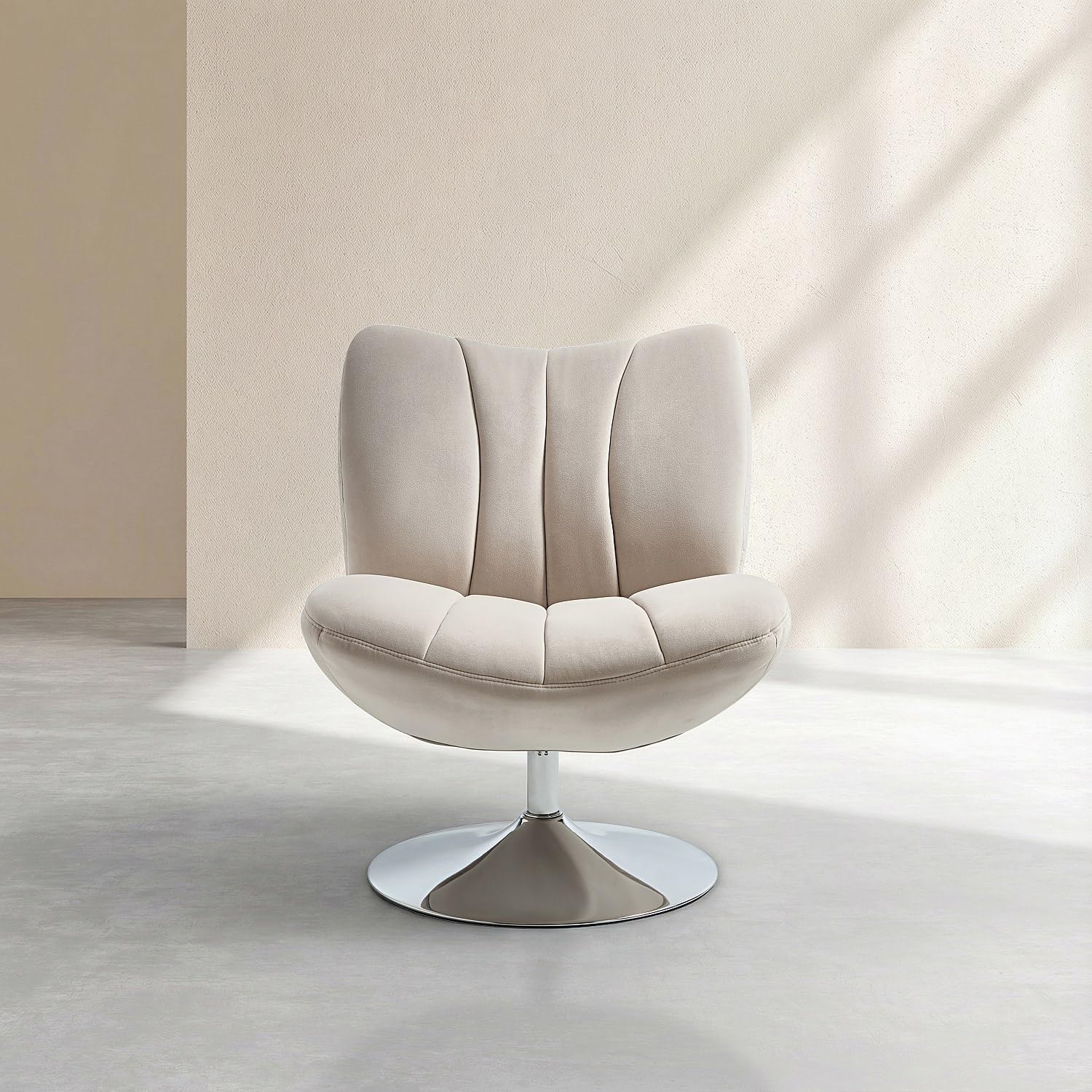 Habitat - Fauteuil pivotant matelassé en Tissu et métal chromé - Crème Andrew