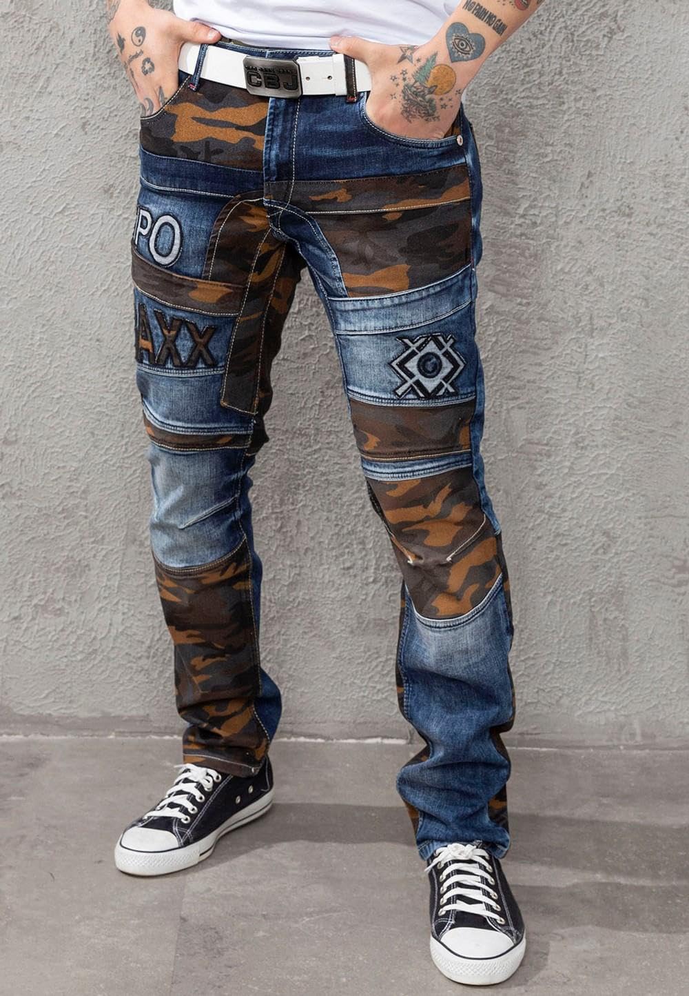Cipo & Baxx Herren Jeanhose | Destroyed & Frayed Denim mit Nieten, Kunstleder, Ziernähte & Graffiti | Fashion & Biker Style