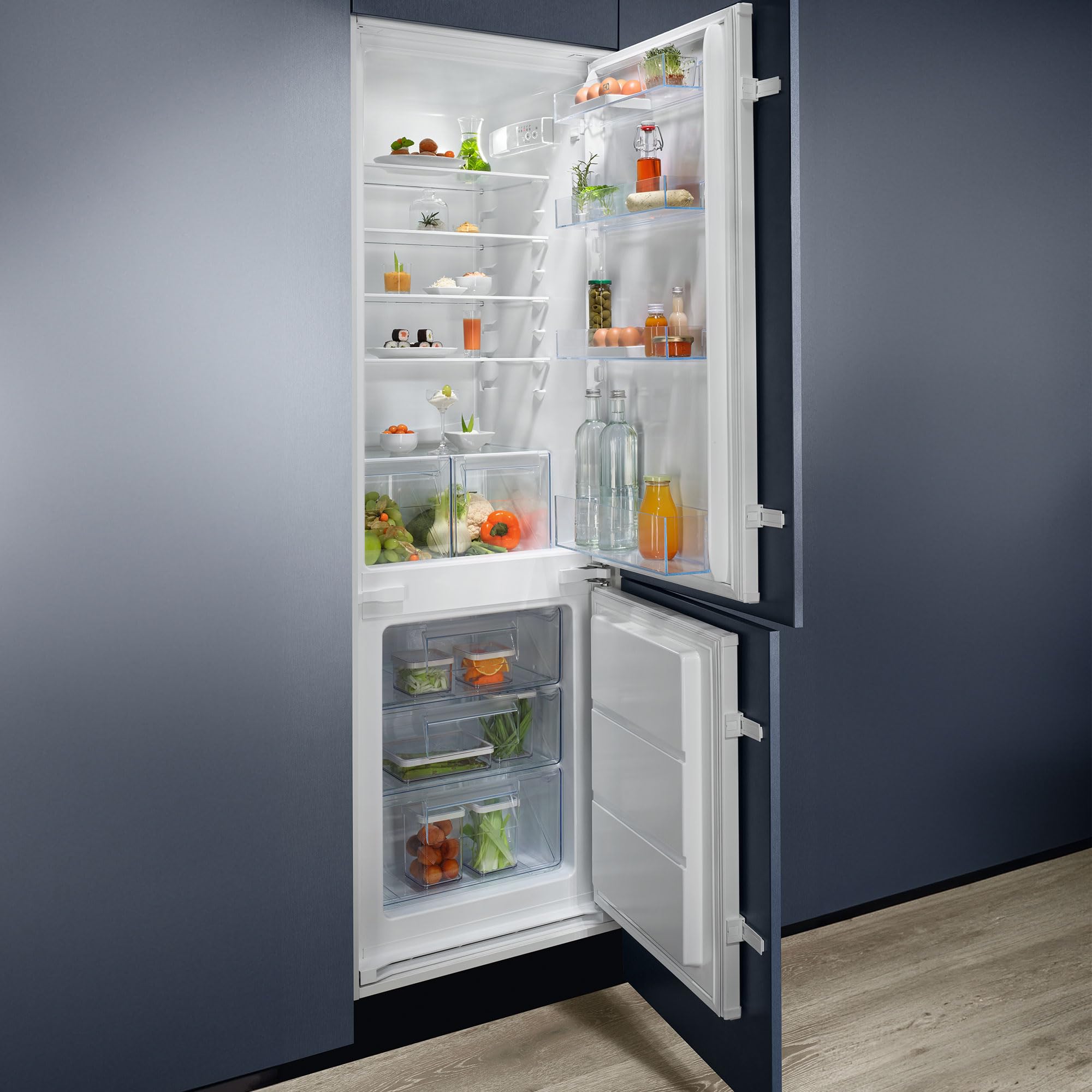 Electrolux ColdSense 500 Frigocongelatore da Incasso ENS5LE18S, 177,2 cm Tecnologia LowFrost, FastFreeze, Controllo Elettronico Interno, Capacità 271 Litri, 1772x546x549 mm, Bianco