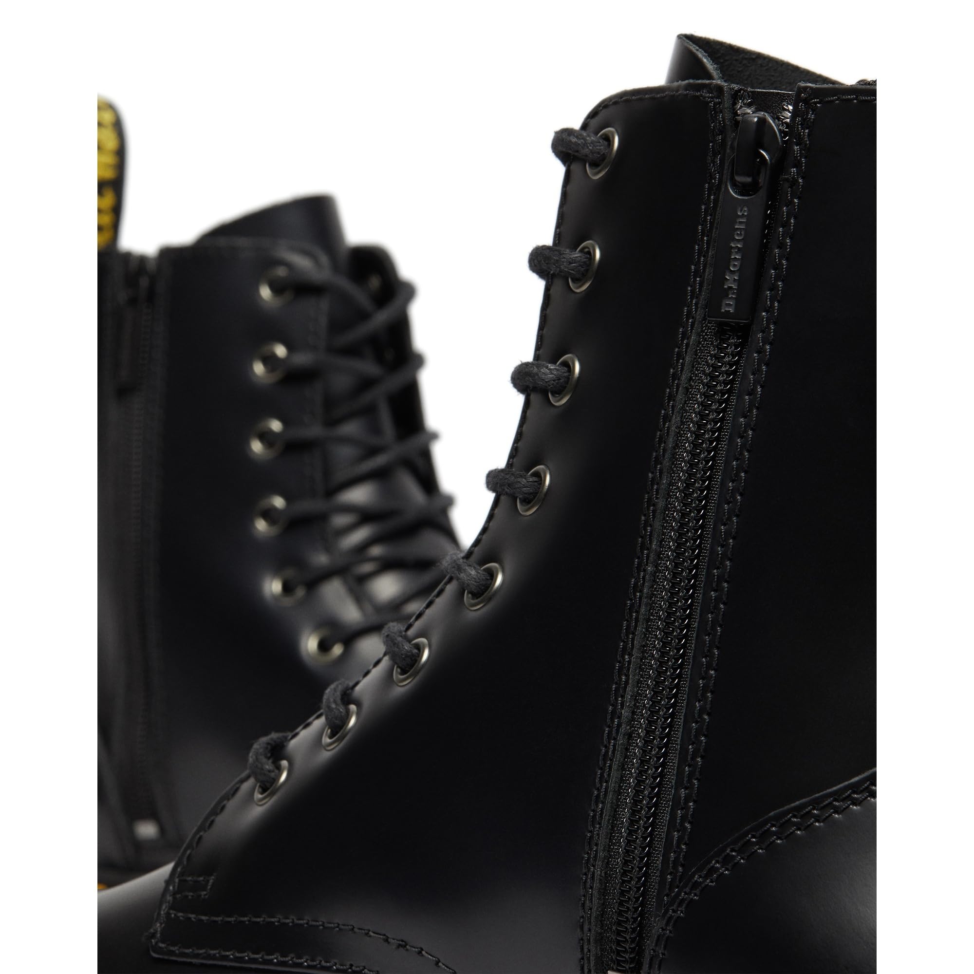 Dr. Martens JADON Scarpe Stringate Basse Brogue Unisex-Adulto, Nero (Black Polished), 39