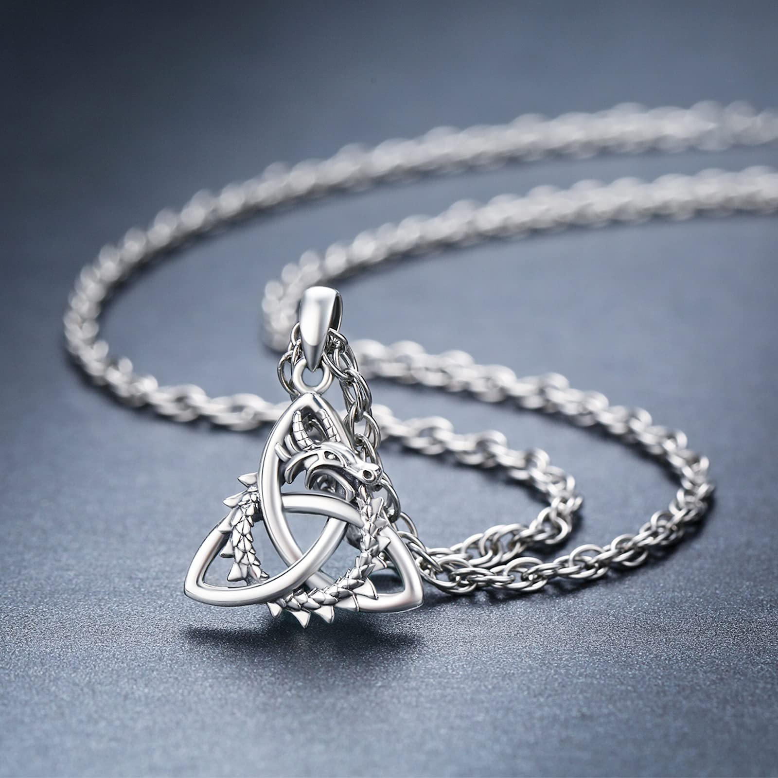 Geflügelter Doppel-Drachen Anhänger aus 925er Silber mit Kristall & keltischem Knoten – Gotischer Schmuck für Damen & Herren