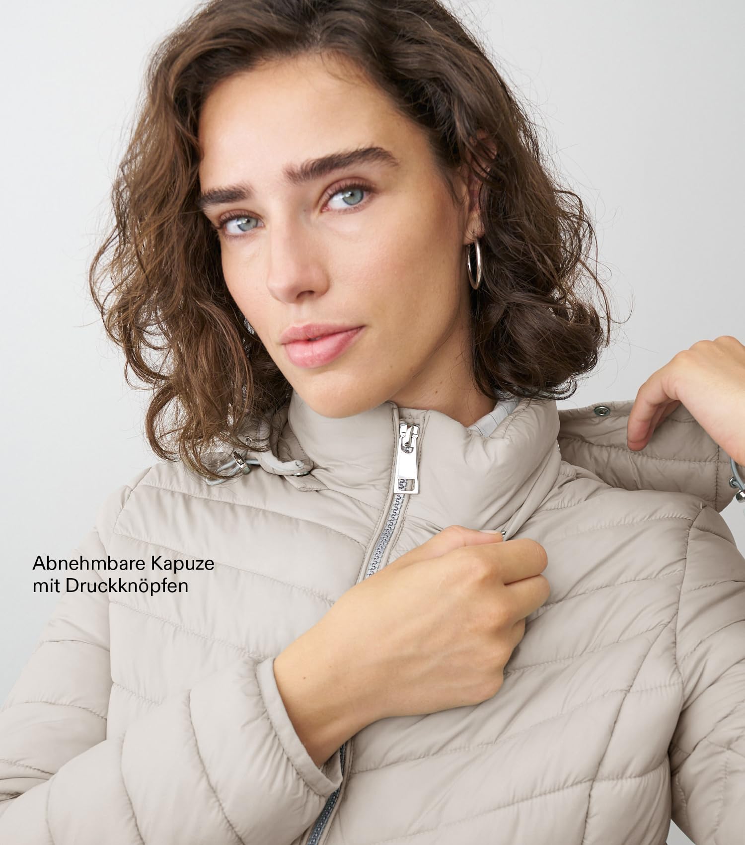 ONUA Leichte Steppjacke Damen, Übergangsjacke, Frühlingsjacke oder Damenjacke mit Wattierung, Outdoorjacke mit abnehmbarer Kapuze in fünf Farben (Größen 36-48)