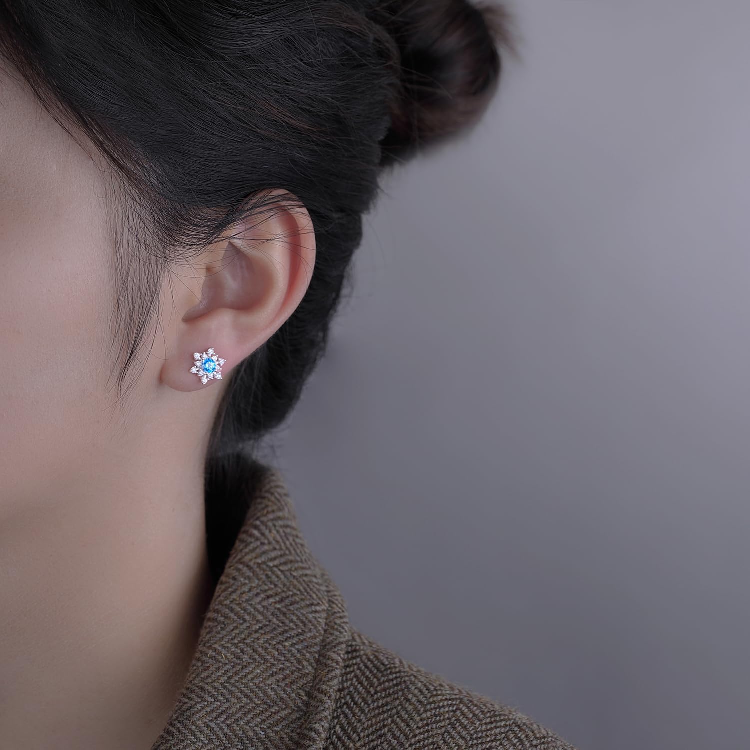 SLUYNZ Solid 925 Sterling Silver Sparkling Blue Crystal Snowflake Earrings Stud for Women Teens Pretty Snowflake Stud Earrings - Image 2