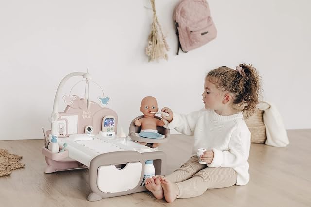 Foto 4 de 8 de Smoby- Baby Nurse Nursery Electrónica 3-en-1, Incluye Muñeco de 30cm, 20 Accesorios
